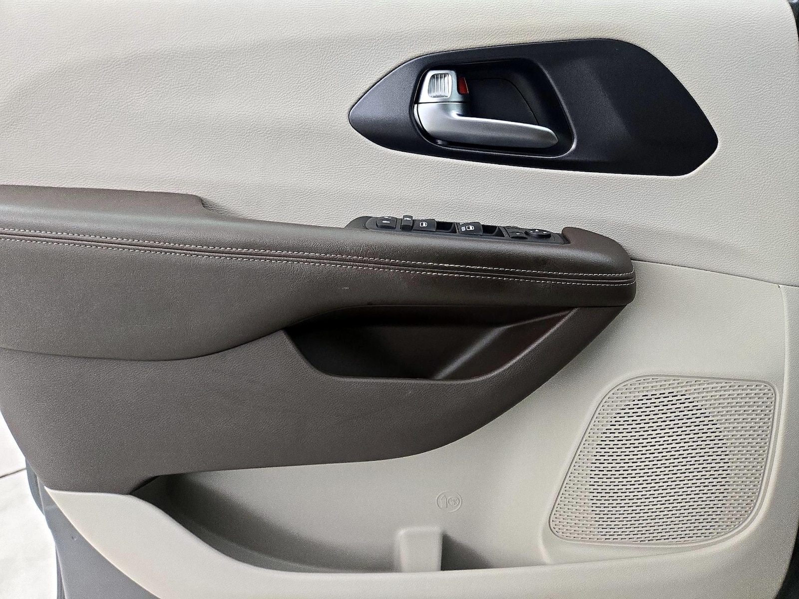 2020 Chrysler Pacifica Touring - Photo 13