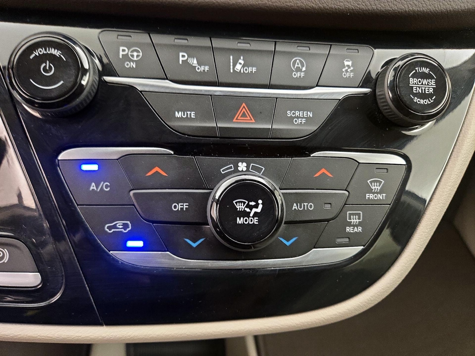 2020 Chrysler Pacifica Touring - Photo 18