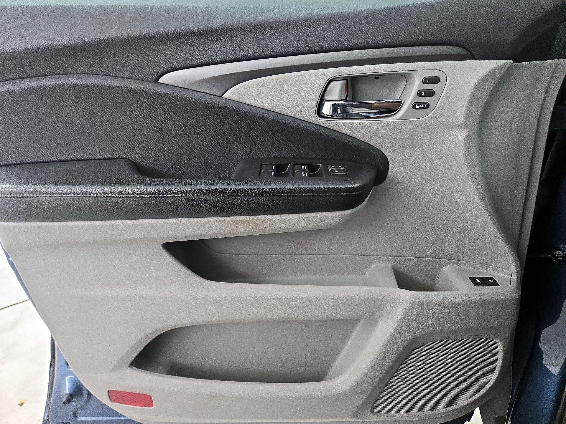 Thumbnail: 2019 Honda Pilot - 12