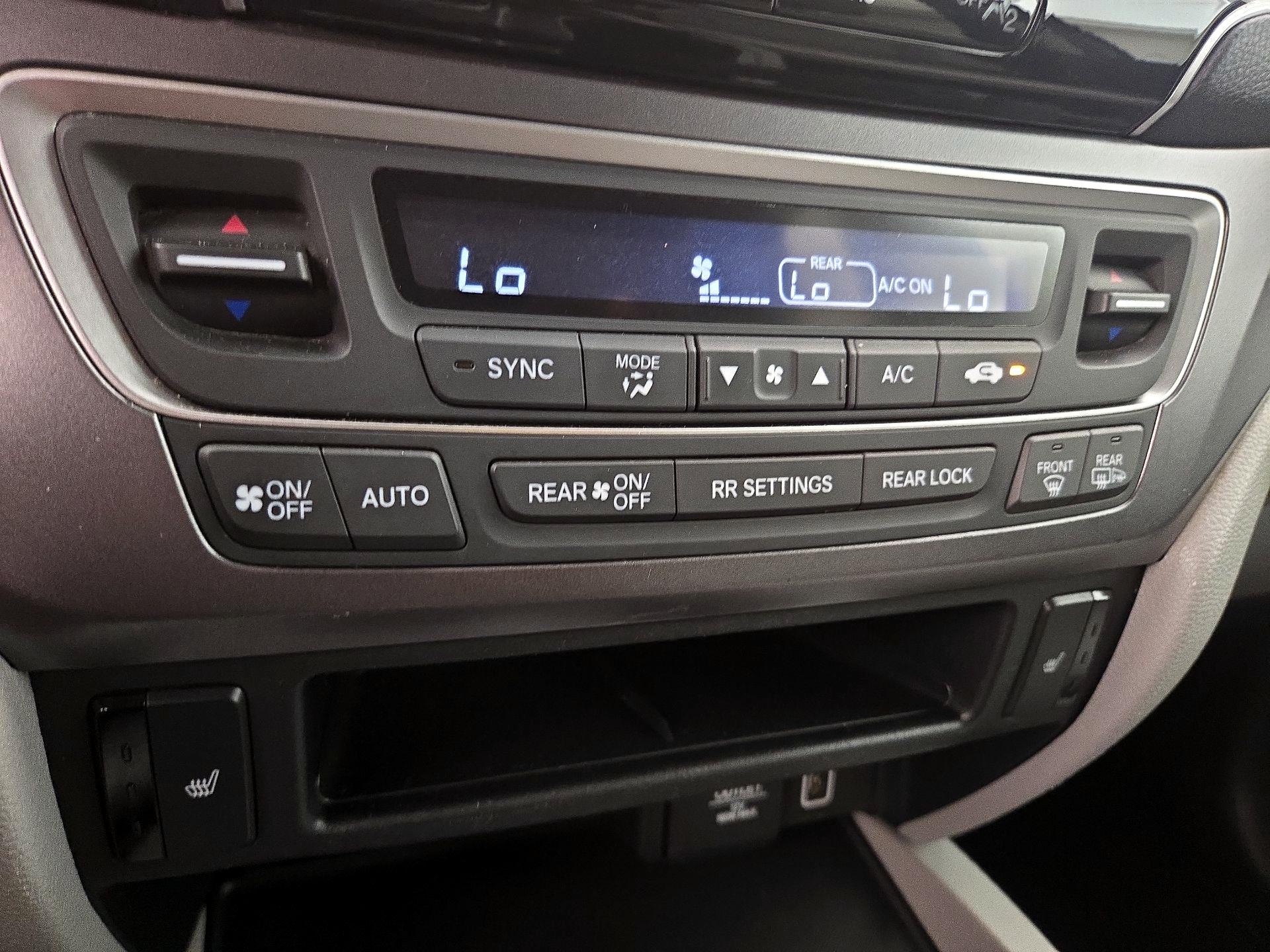 Thumbnail: 2019 Honda Pilot - 16