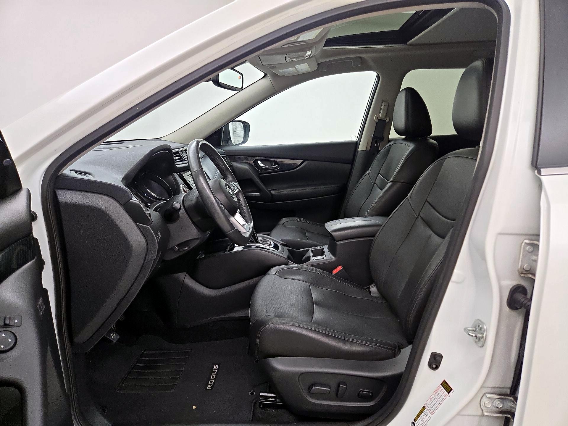 Thumbnail: 2017 Nissan Rogue - 11