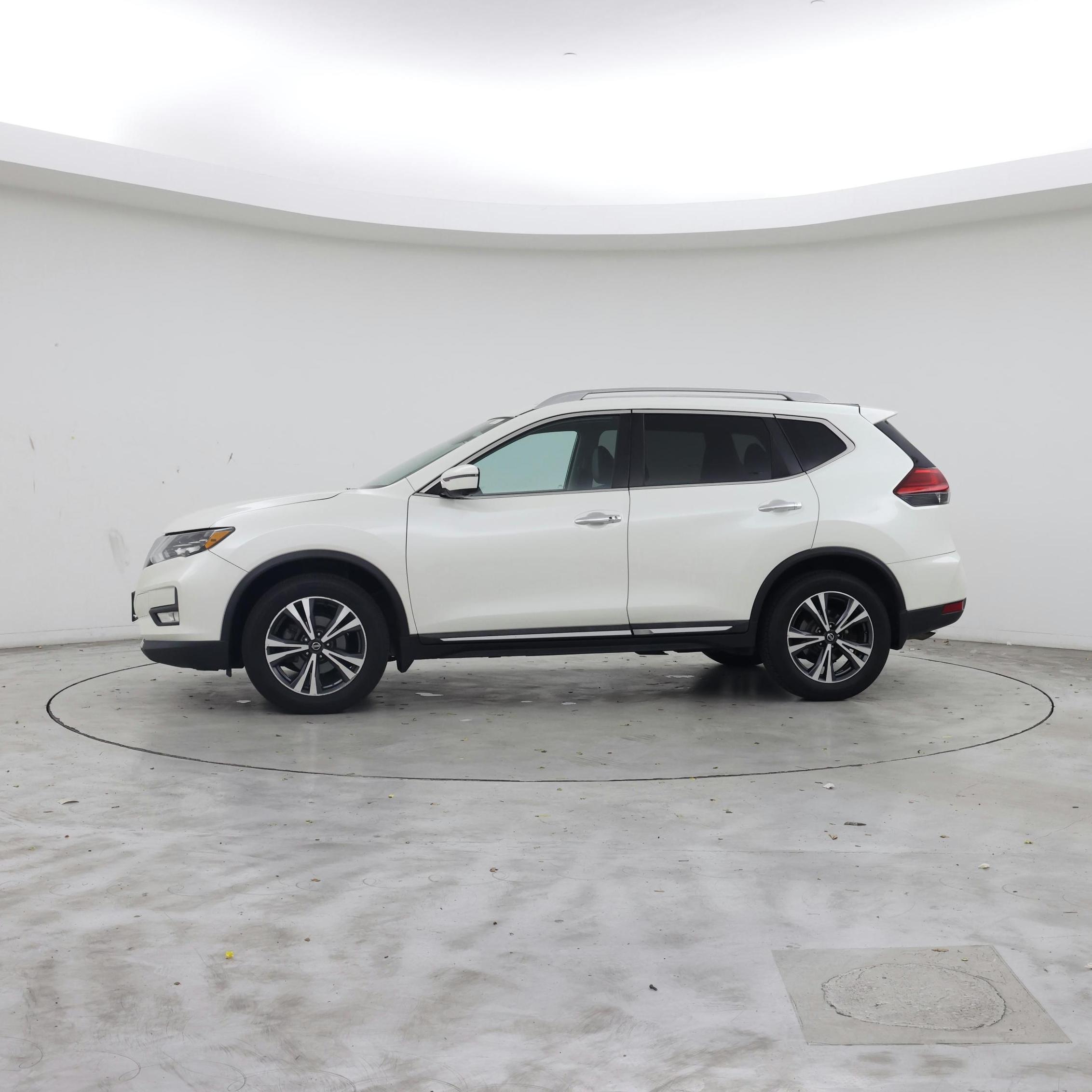 Thumbnail: 2017 Nissan Rogue - 3