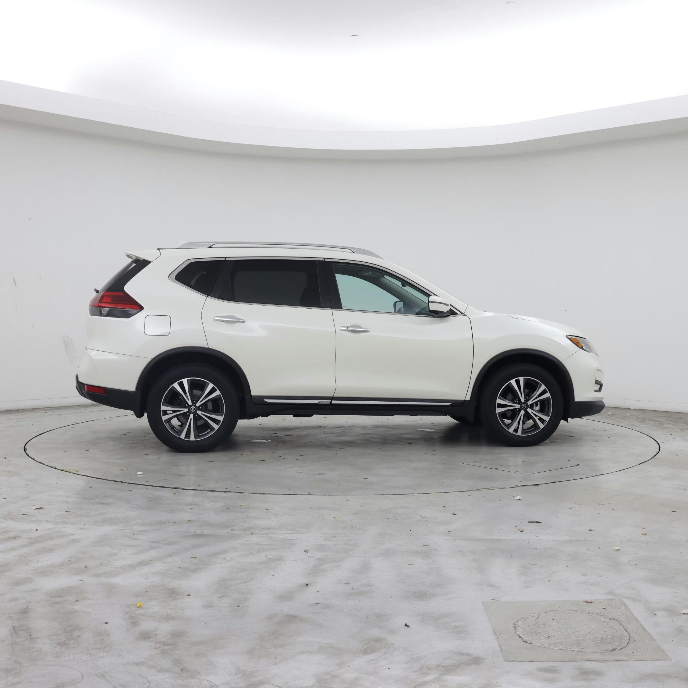 Thumbnail: 2017 Nissan Rogue - 7