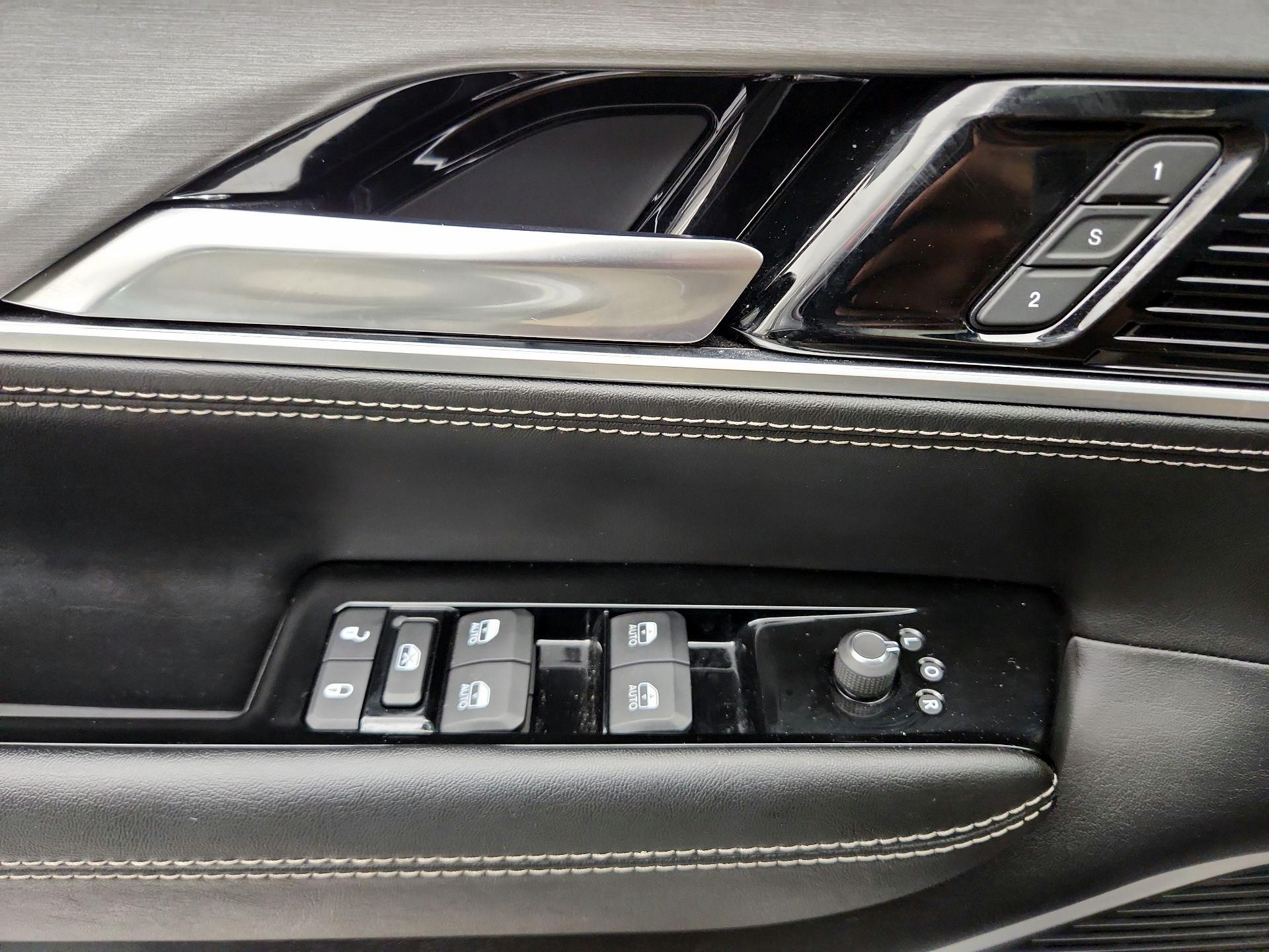 Thumbnail: 2024 Jeep Wagoneer - 12