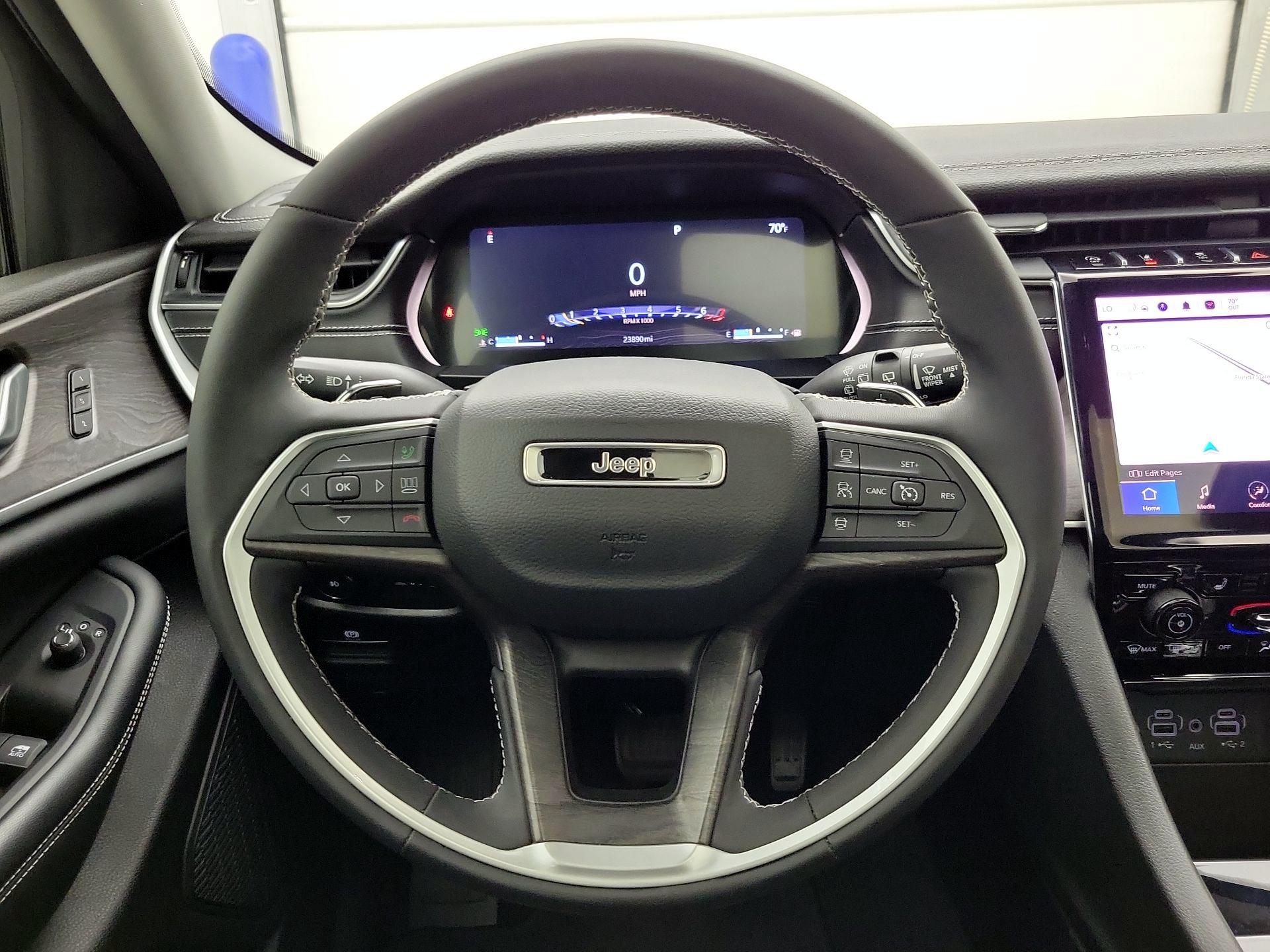 Thumbnail: 2023 Jeep Grand Cherokee - 10