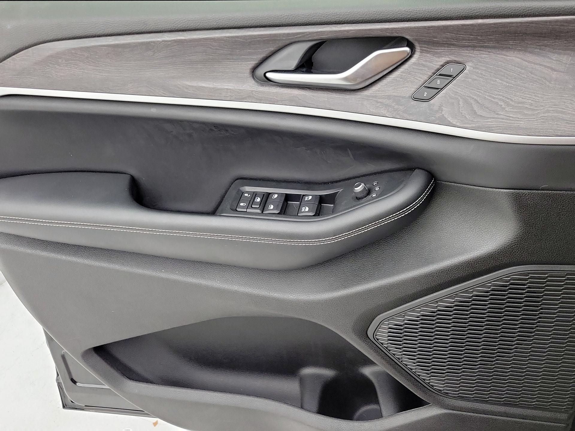 Thumbnail: 2023 Jeep Grand Cherokee - 12