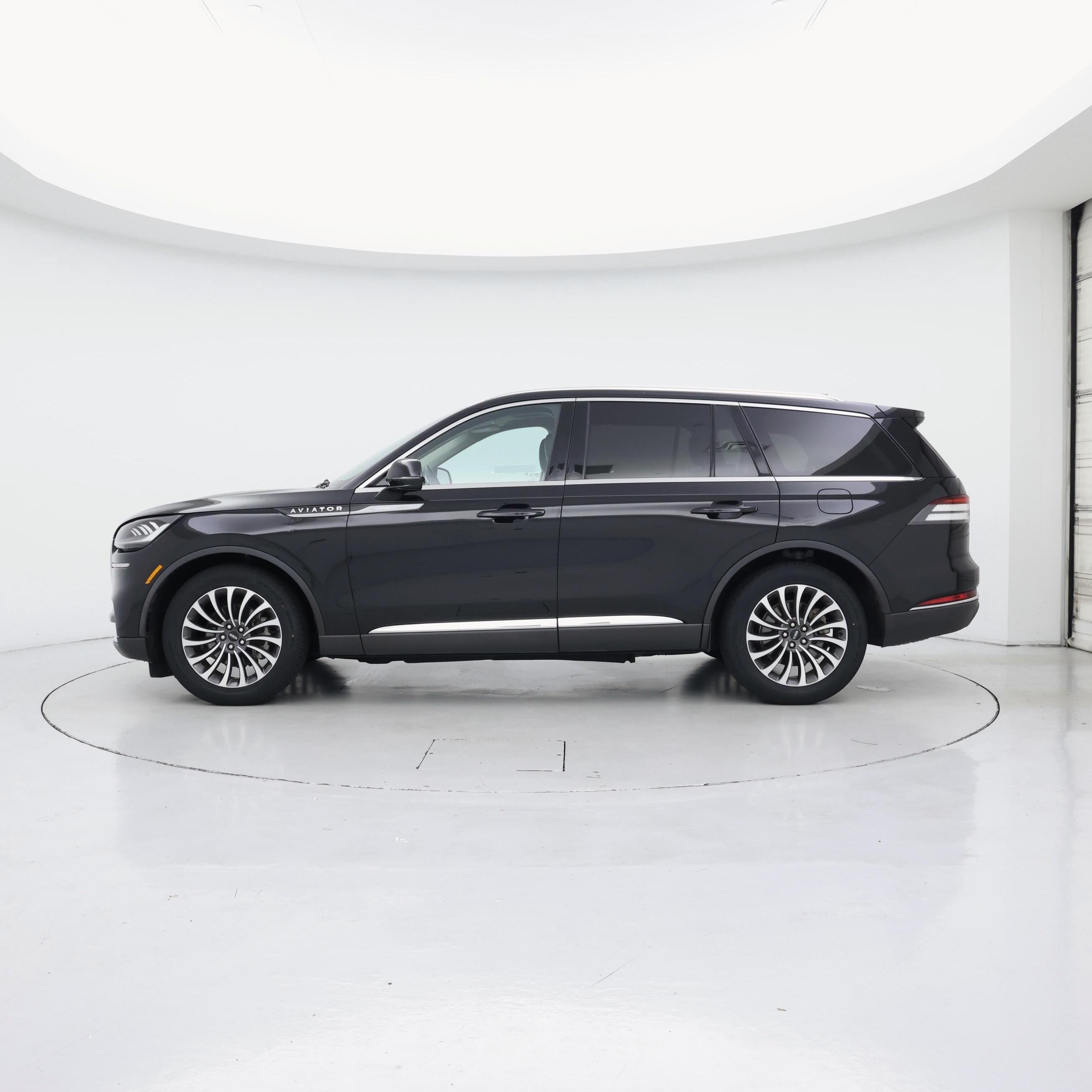 Thumbnail: 2023 Lincoln Aviator - 3