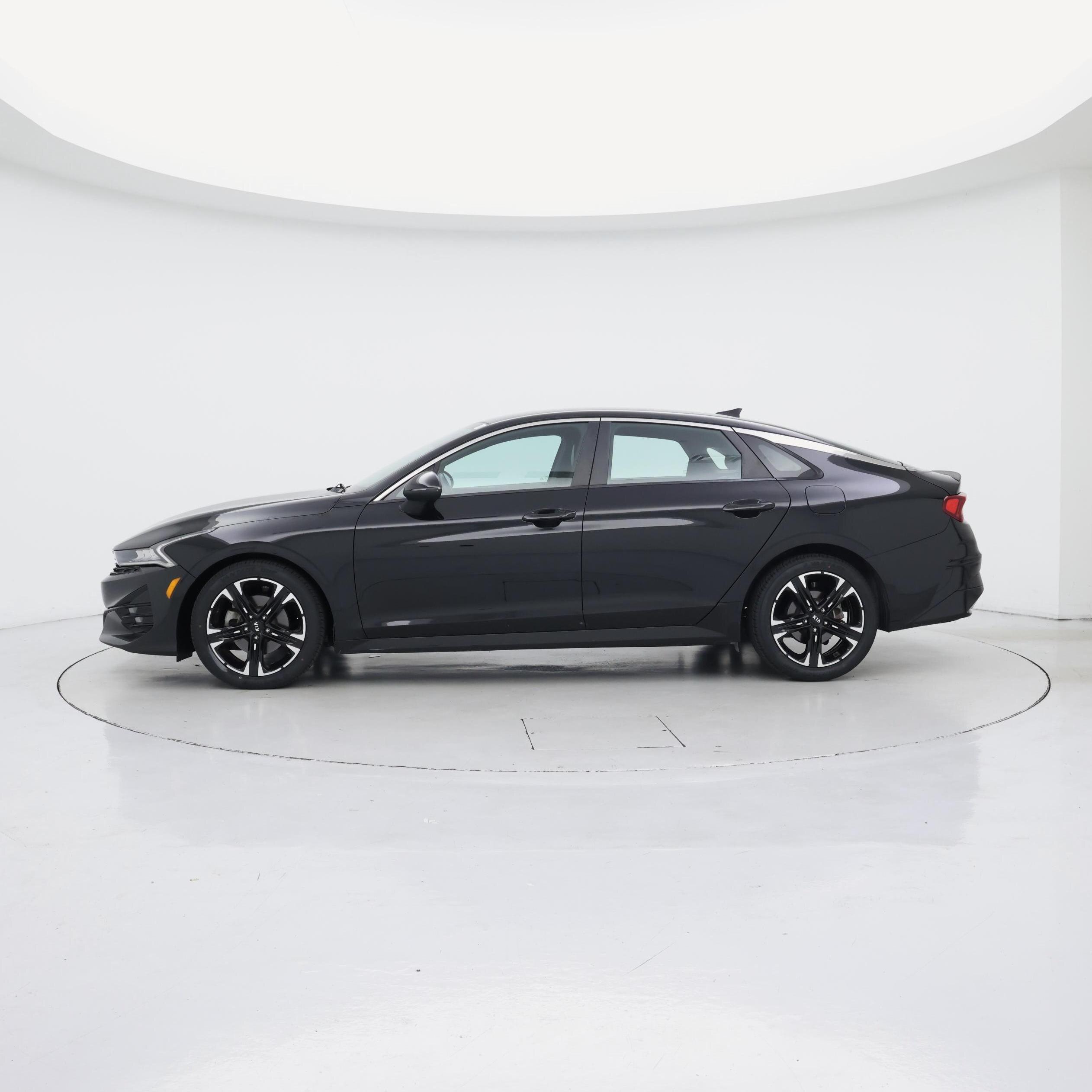 Thumbnail: 2021 Kia K5 - 3