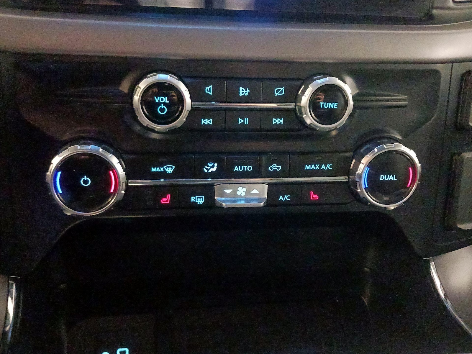 2024 Ford F-150 XLT - Photo 17
