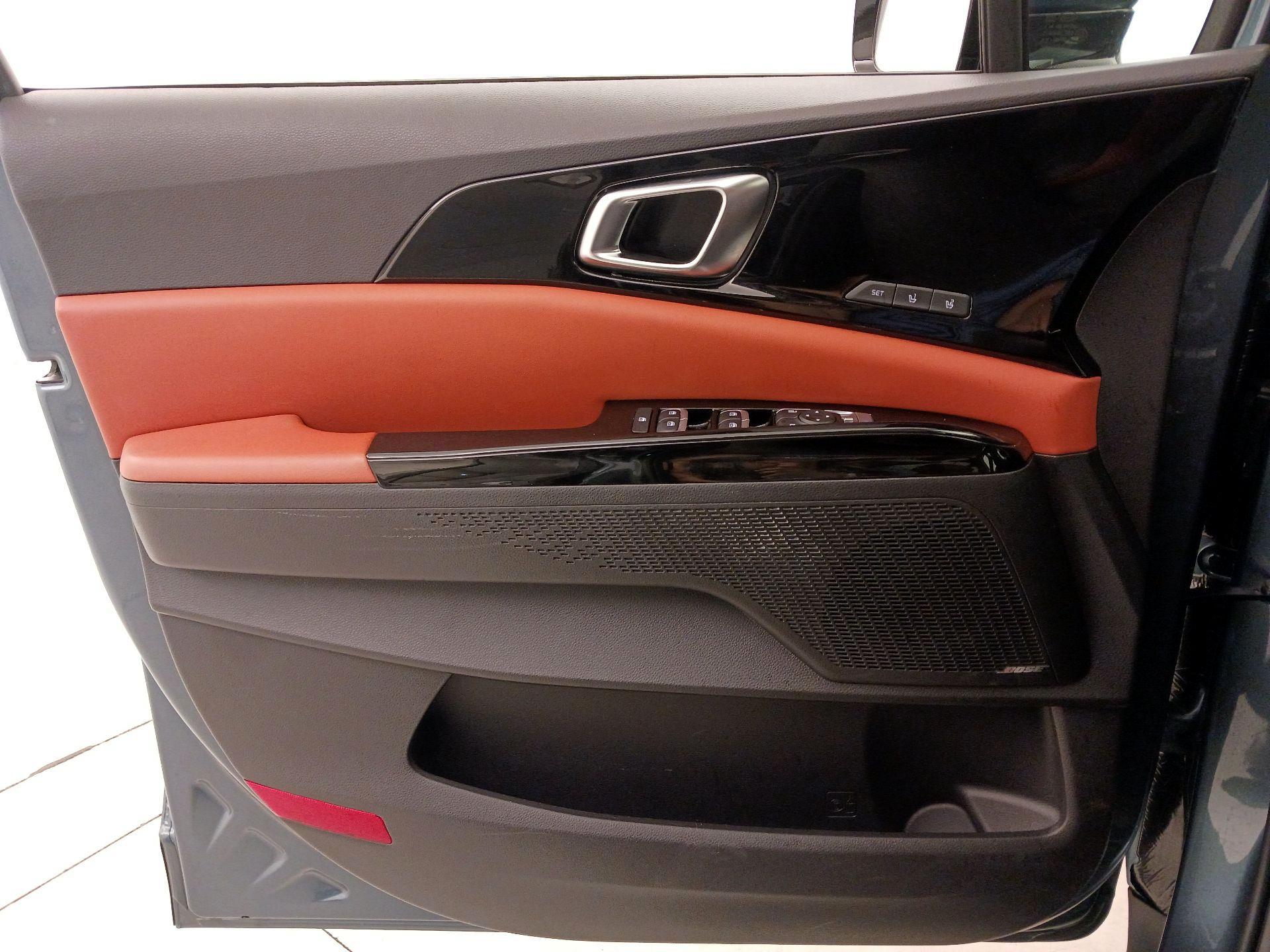 Thumbnail: 2022 Kia Carnival - 12