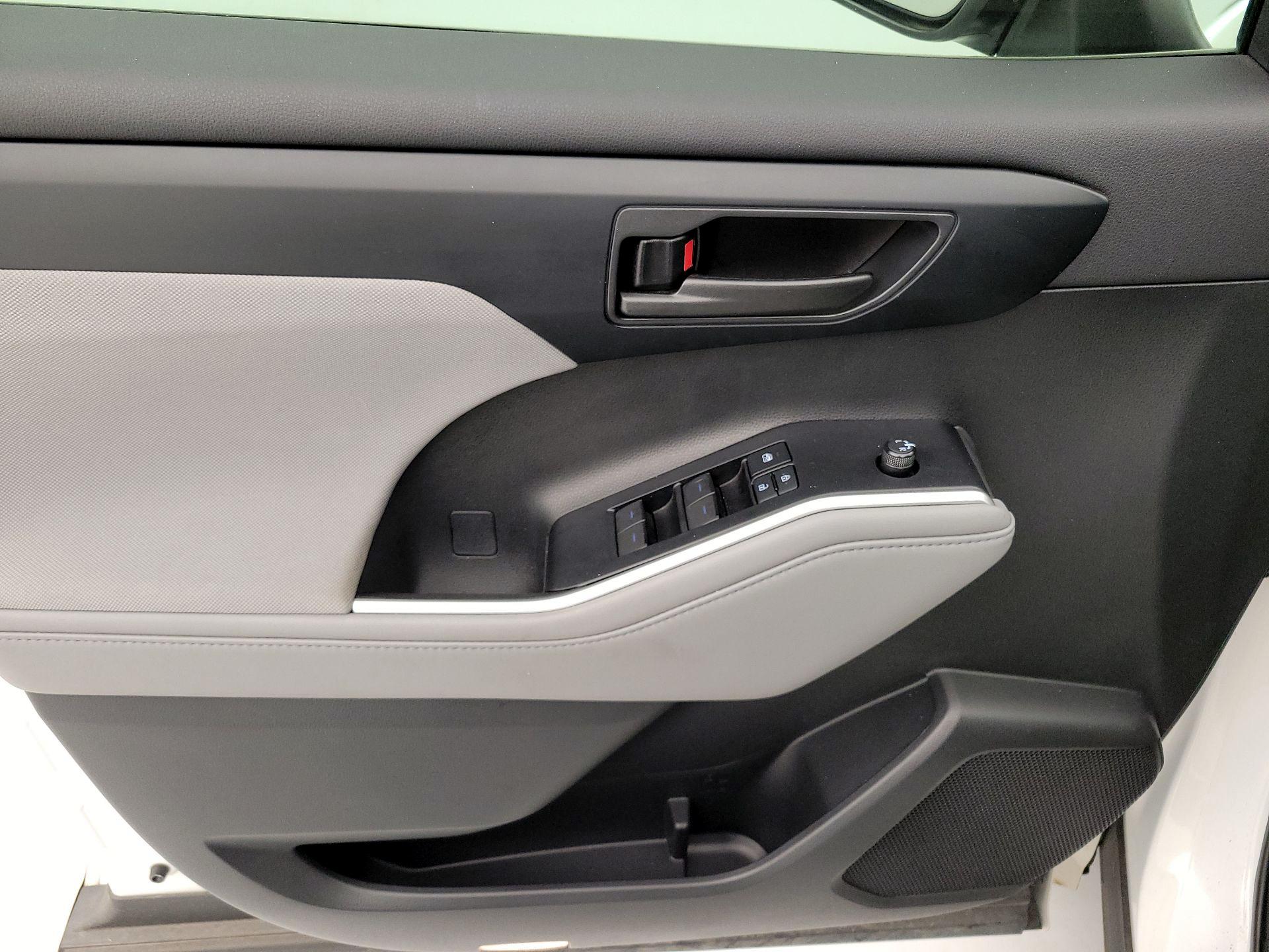 Thumbnail: 2020 Toyota Highlander - 12