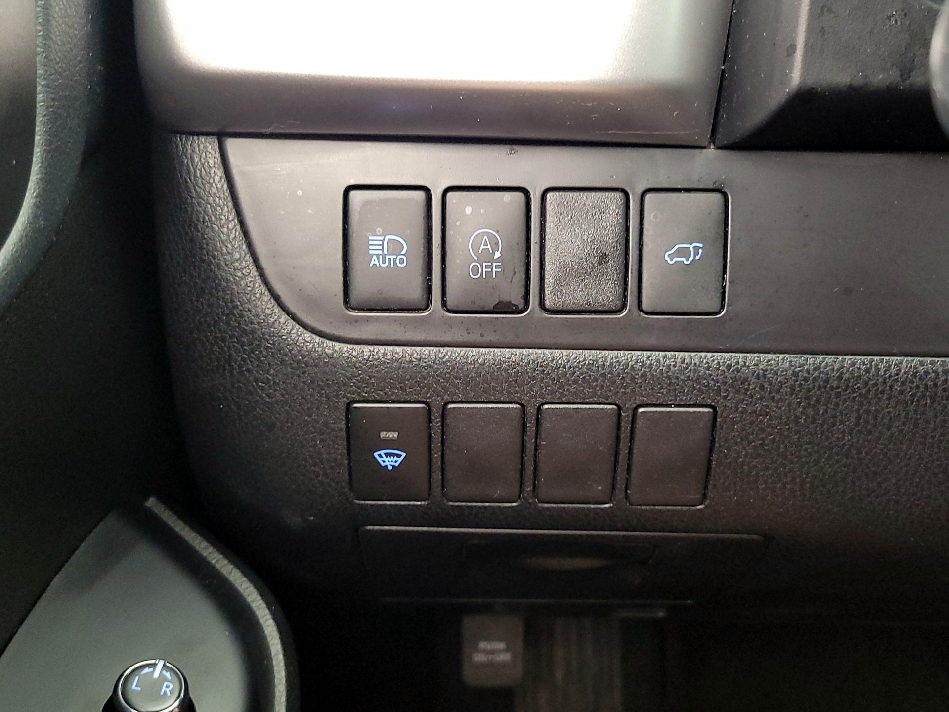 Thumbnail: 2019 Toyota Highlander - 13