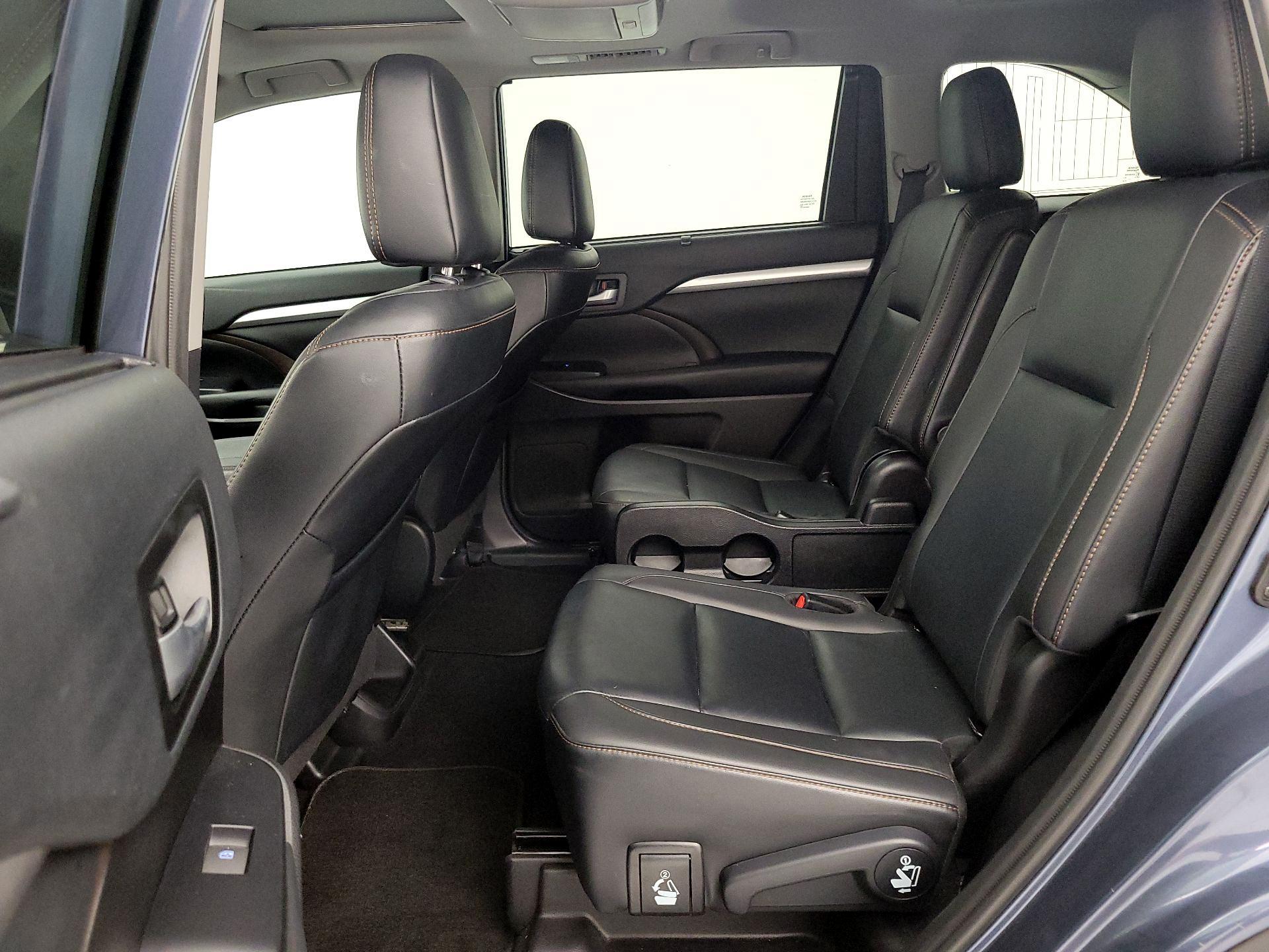 Thumbnail: 2019 Toyota Highlander - 20