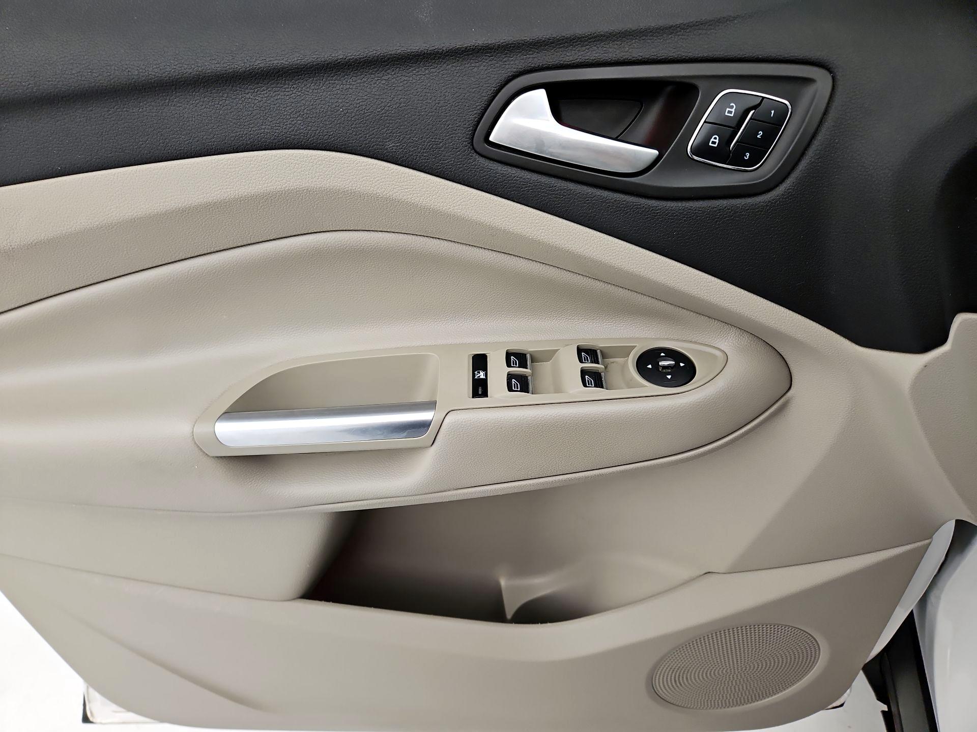 Thumbnail: 2016 Ford Escape - 12
