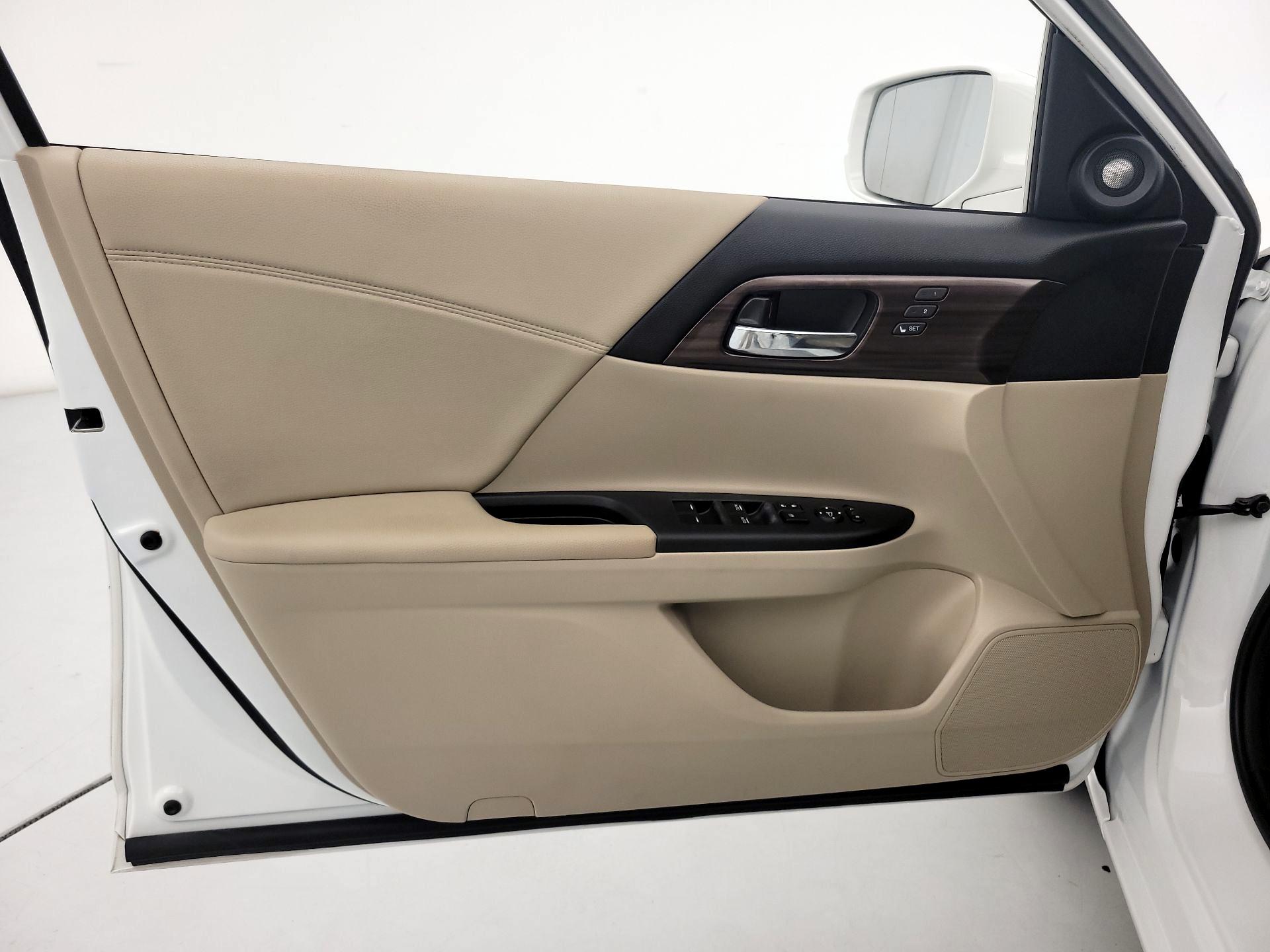 Thumbnail: 2016 Honda Accord - 12
