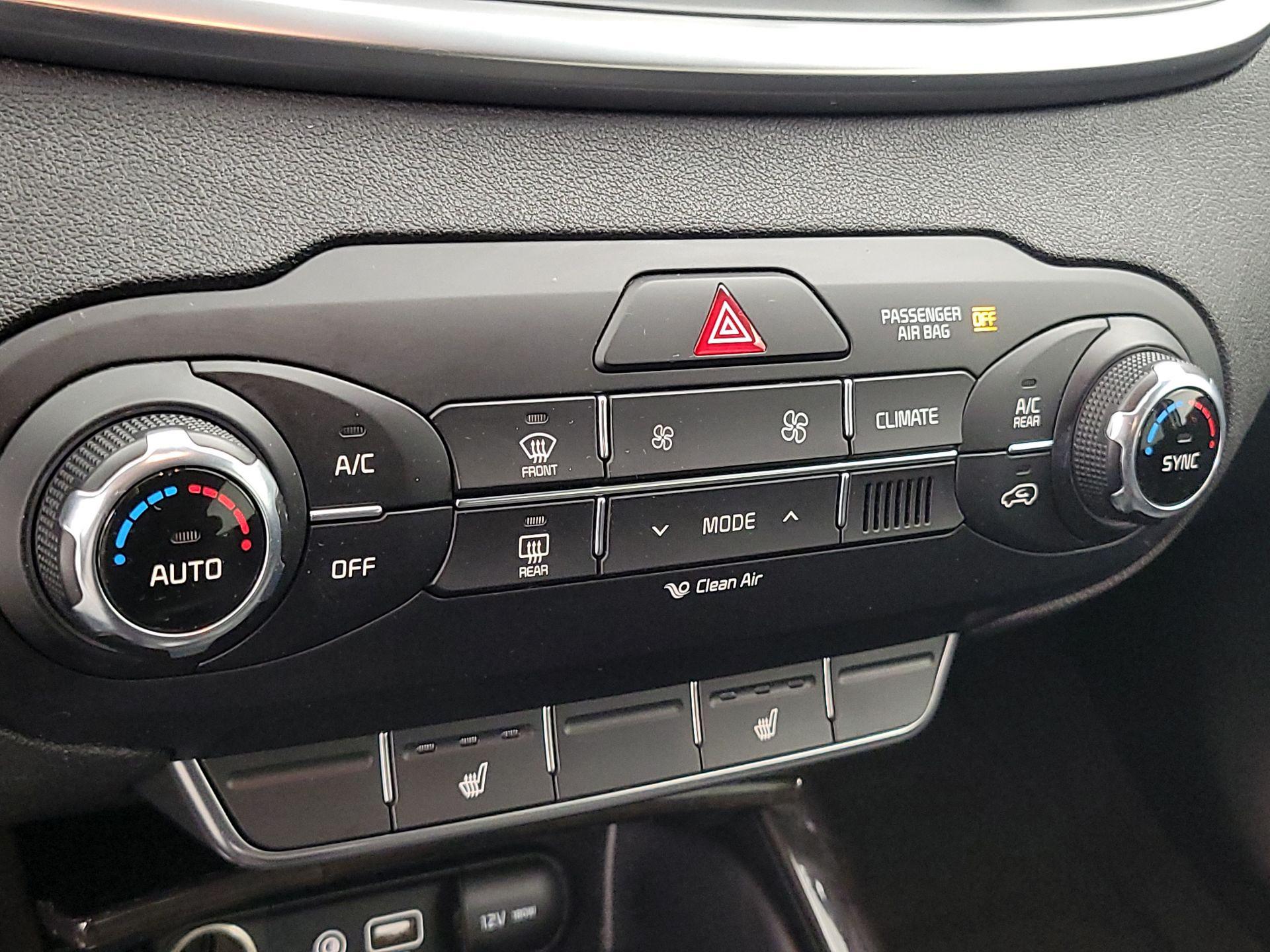 Thumbnail: 2018 Kia Sorento - 16