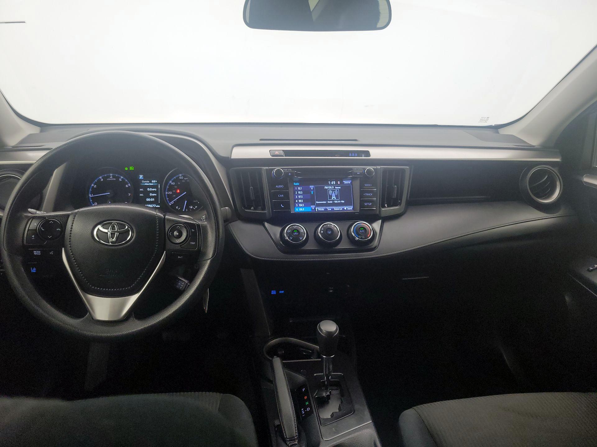 Thumbnail: 2017 Toyota RAV4 - 9