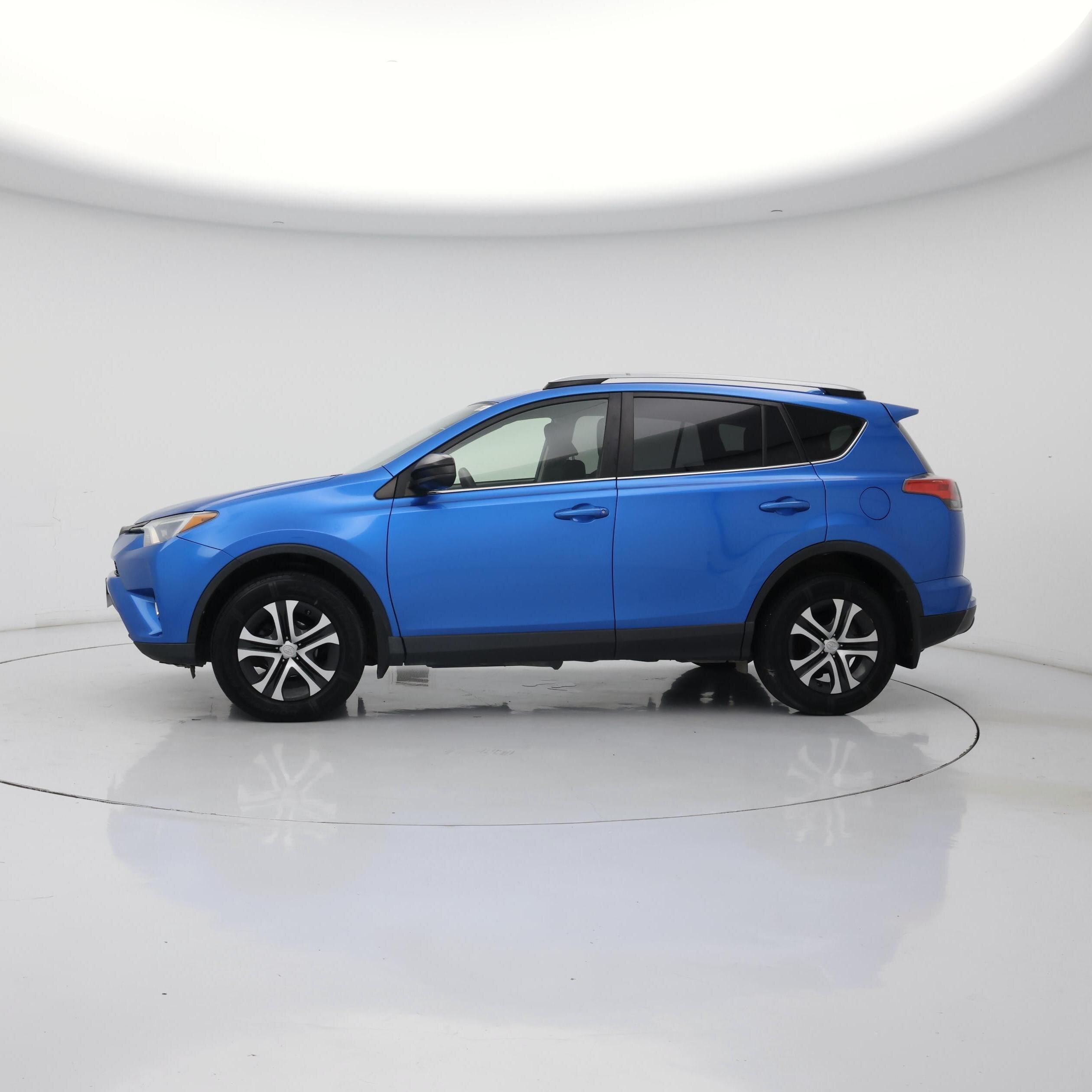 Thumbnail: 2017 Toyota RAV4 - 3