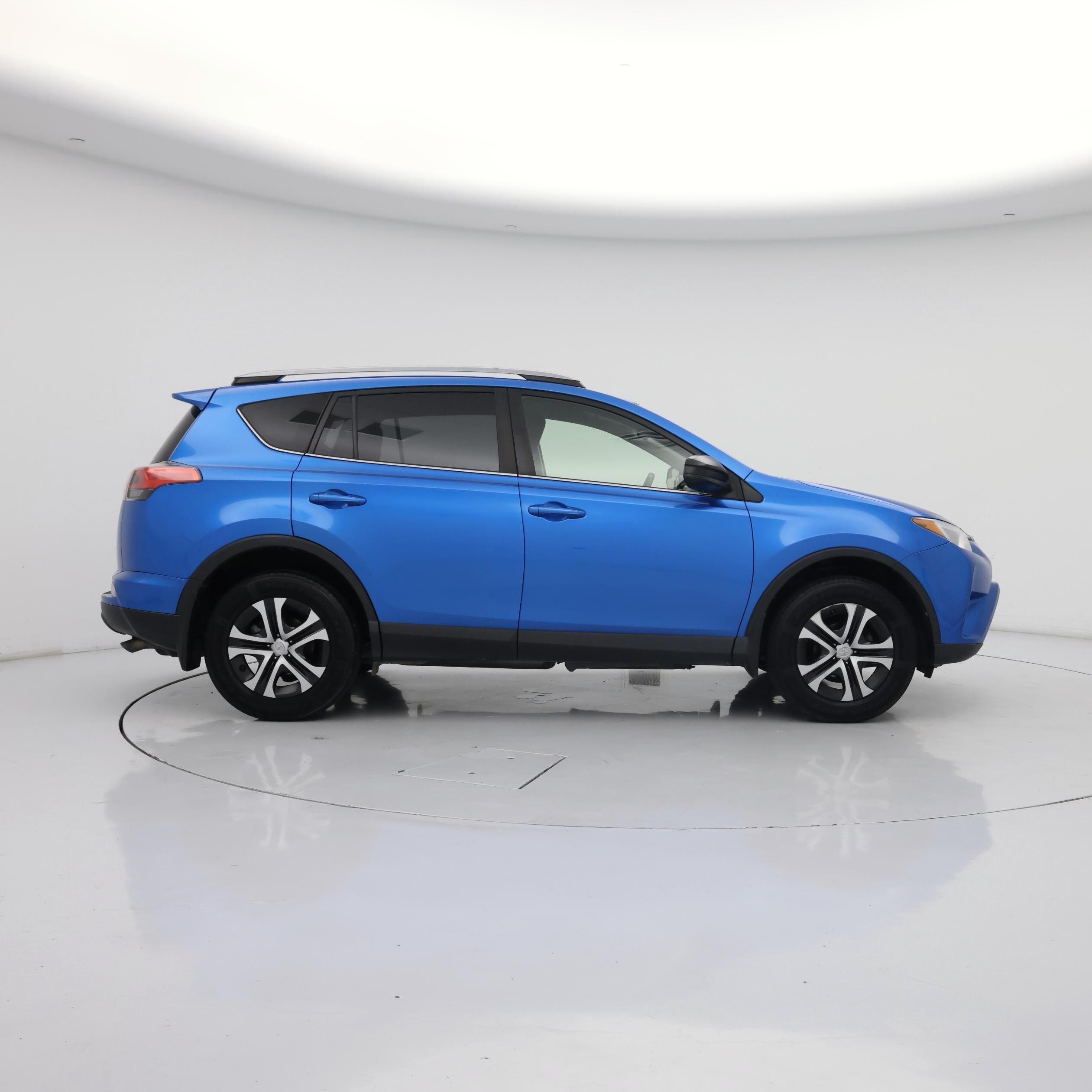 Thumbnail: 2017 Toyota RAV4 - 7