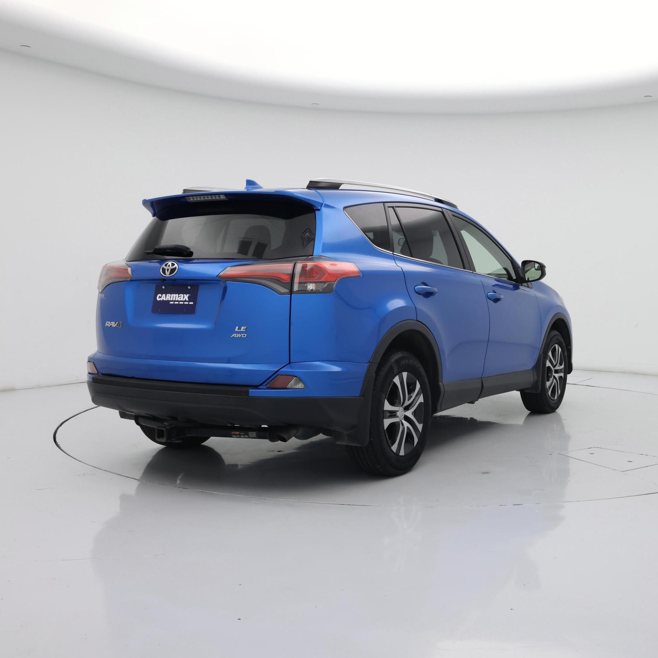 Thumbnail: 2017 Toyota RAV4 - 8
