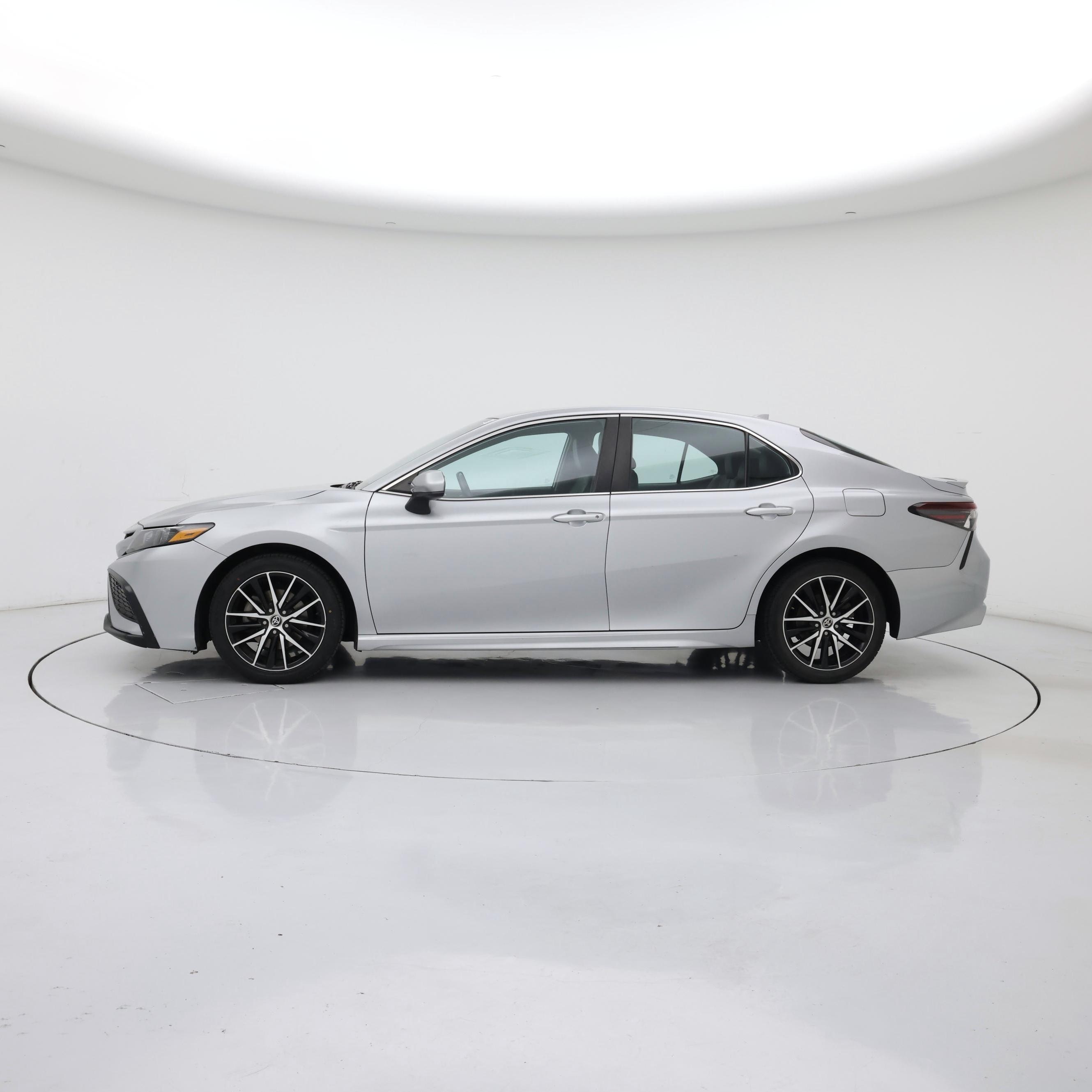 Thumbnail: 2021 Toyota Camry - 3