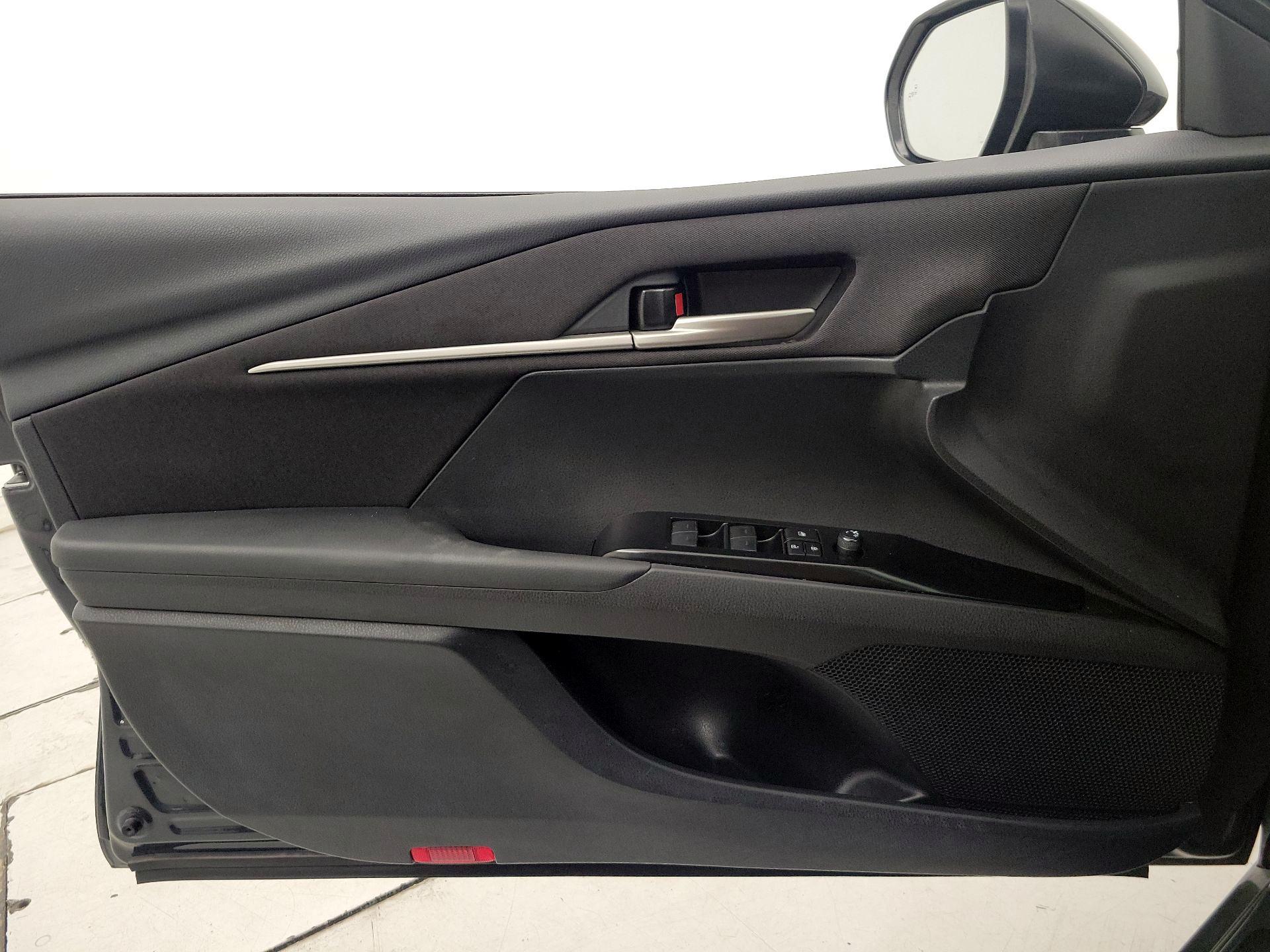 Thumbnail: 2025 Toyota Camry - 12