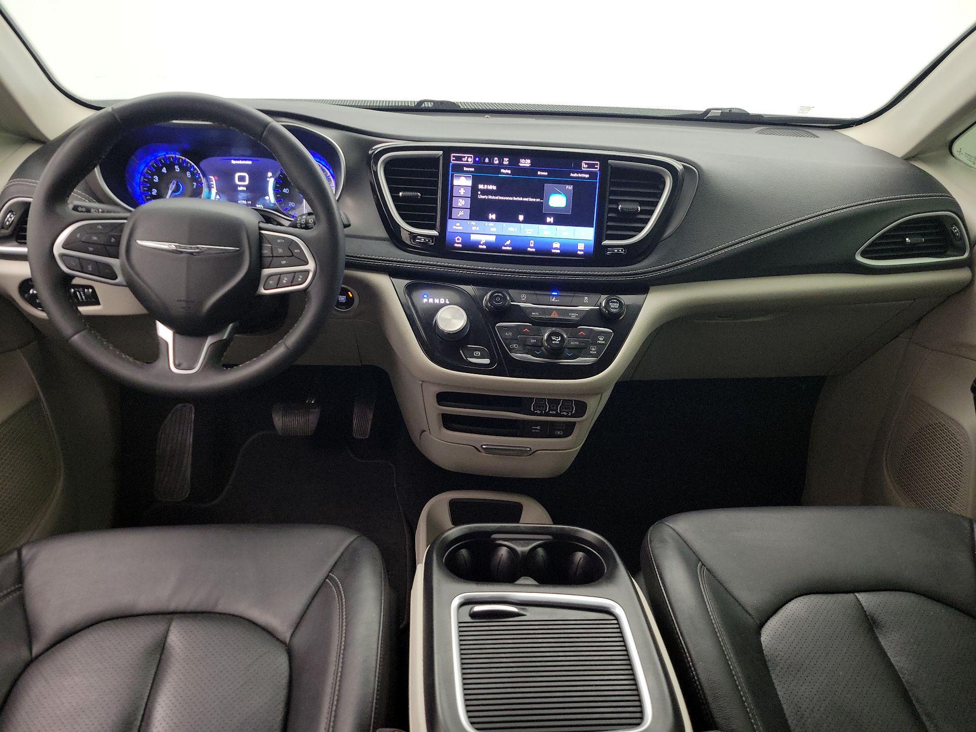 Thumbnail: 2022 Chrysler Pacifica - 9