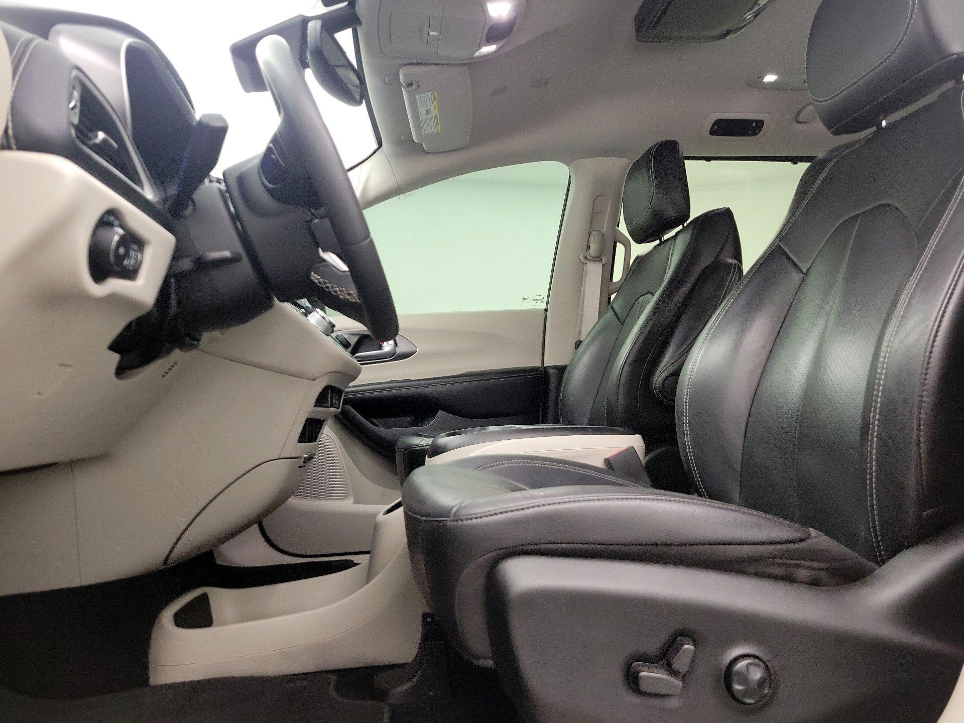 Thumbnail: 2022 Chrysler Pacifica - 11