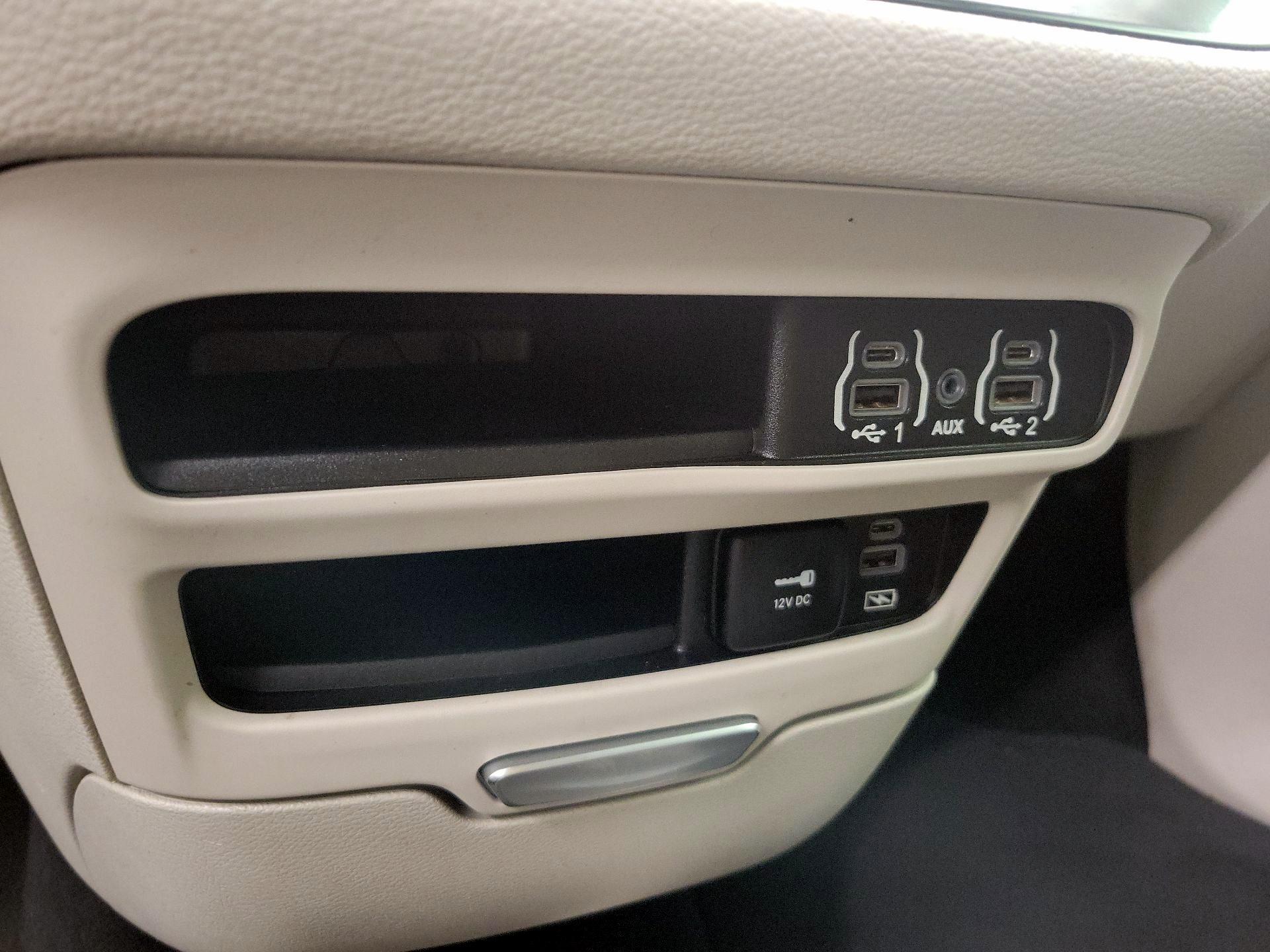 Thumbnail: 2022 Chrysler Pacifica - 18