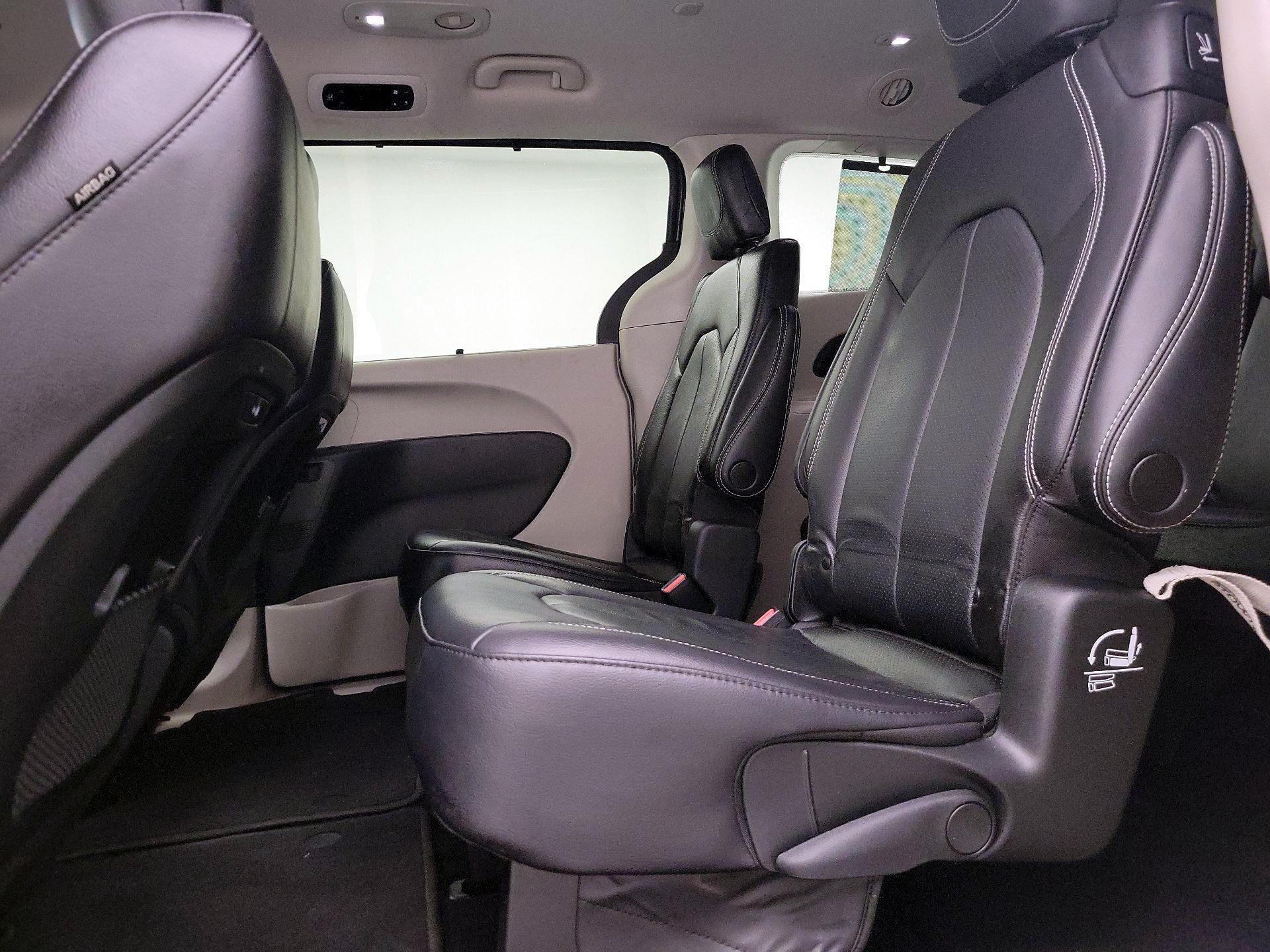 Thumbnail: 2022 Chrysler Pacifica - 19