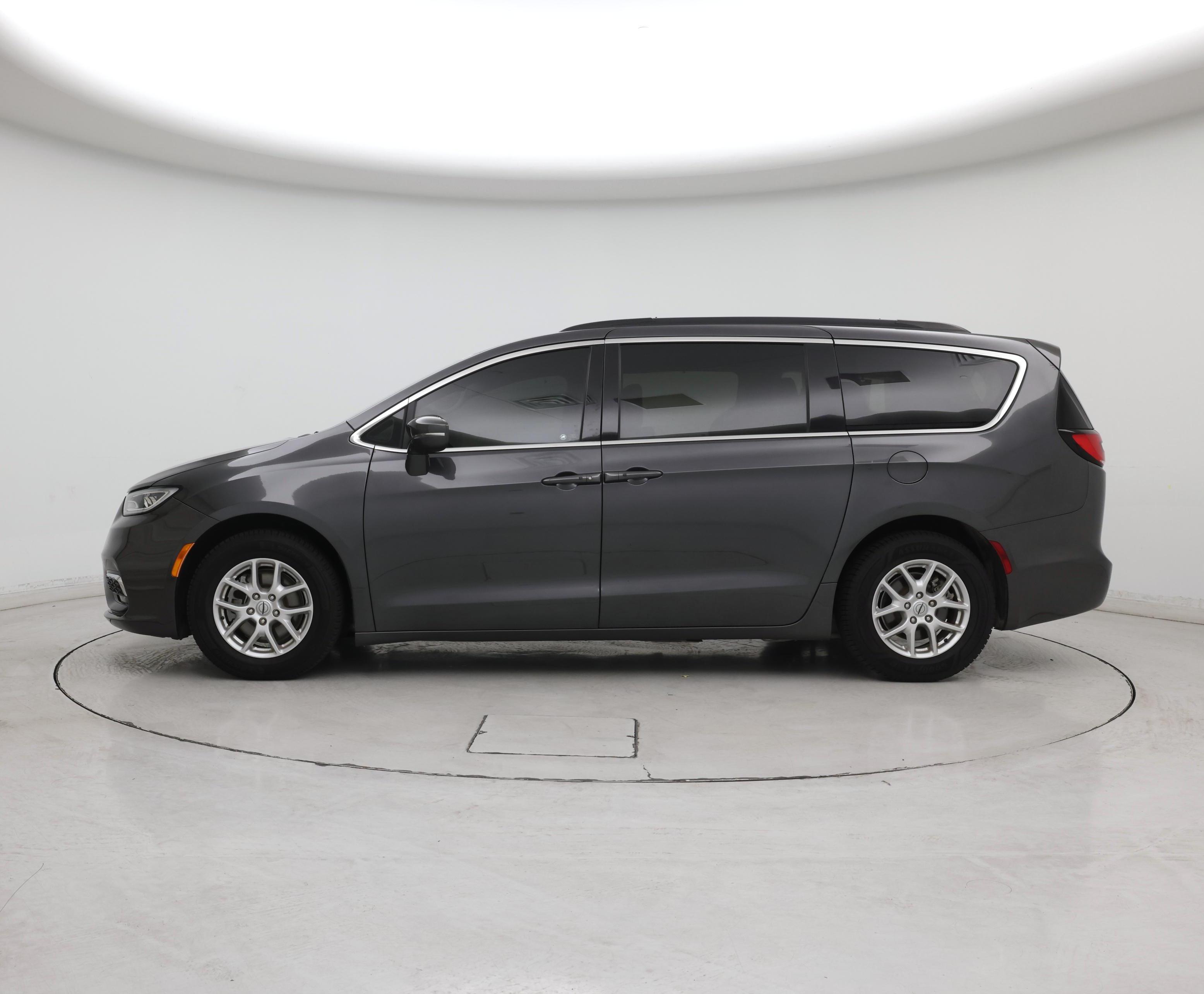 Thumbnail: 2022 Chrysler Pacifica - 3