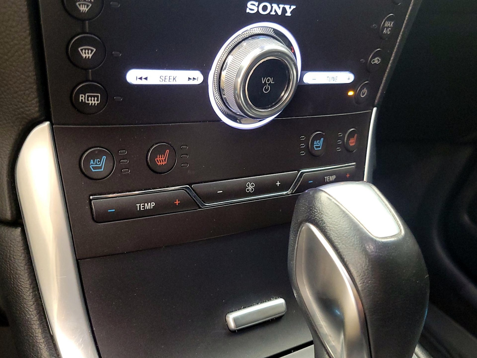 2018 Ford Edge Titanium - Photo 9
