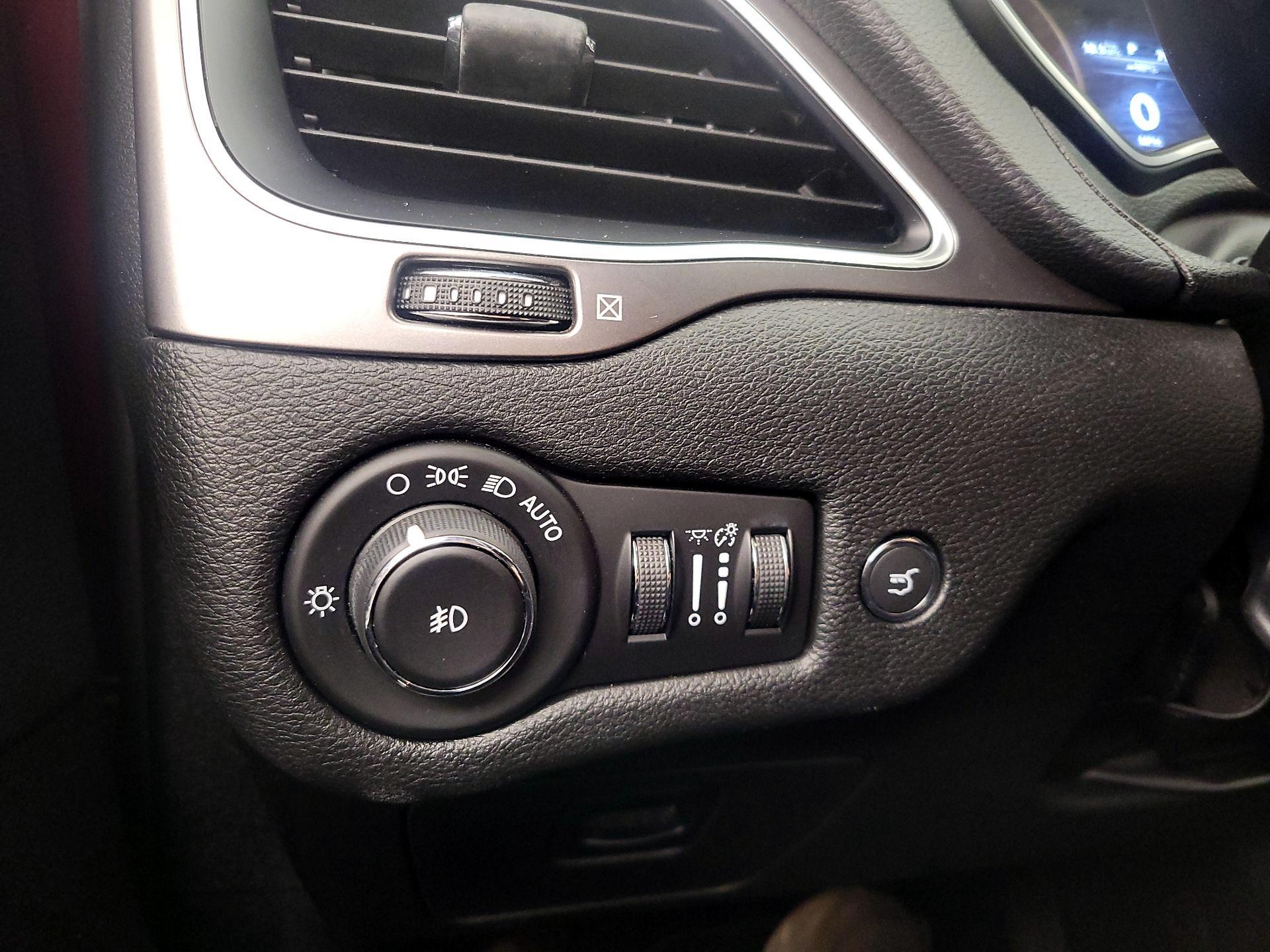 Thumbnail: 2019 Jeep Cherokee - 13