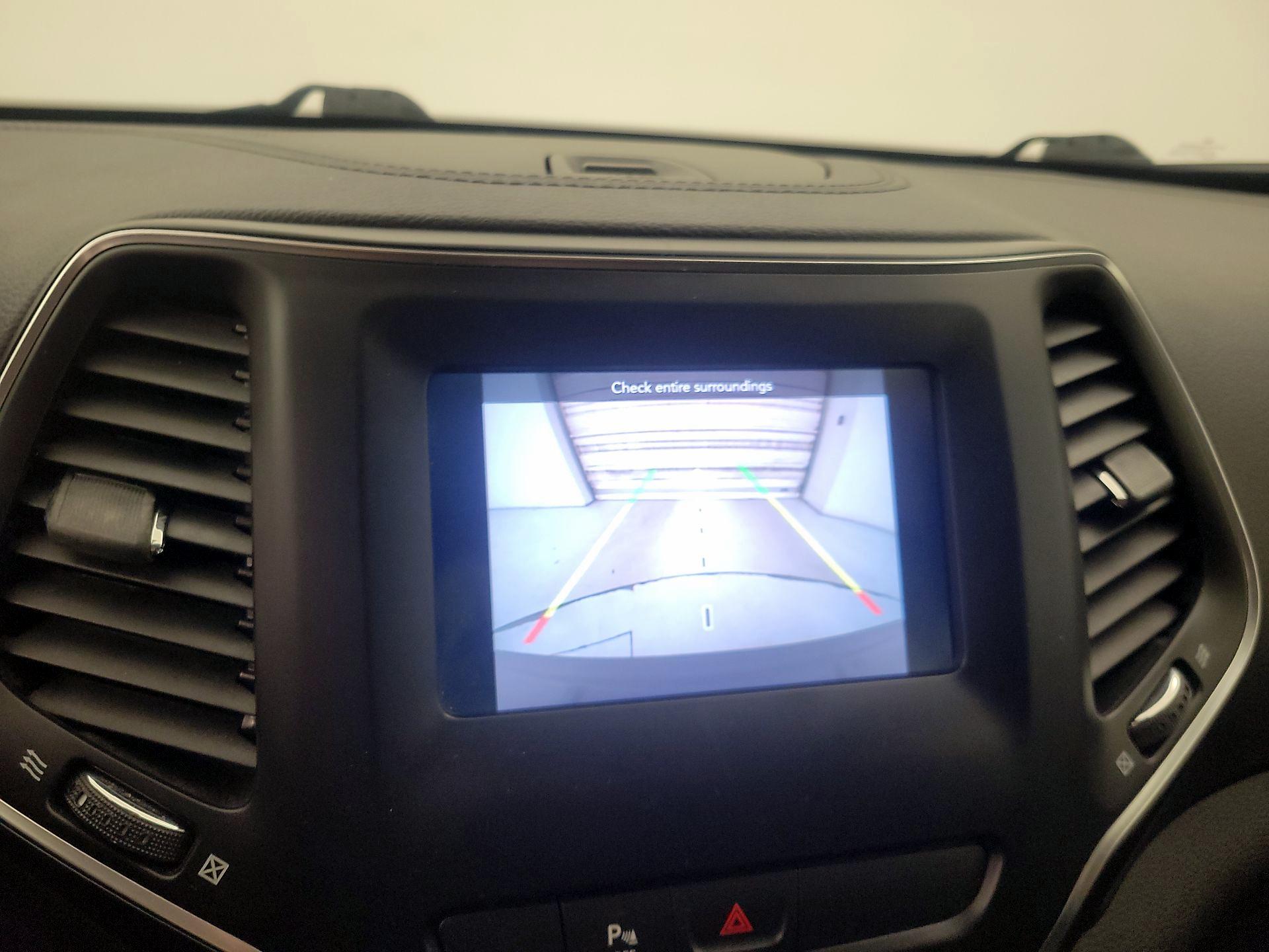 Thumbnail: 2019 Jeep Cherokee - 14