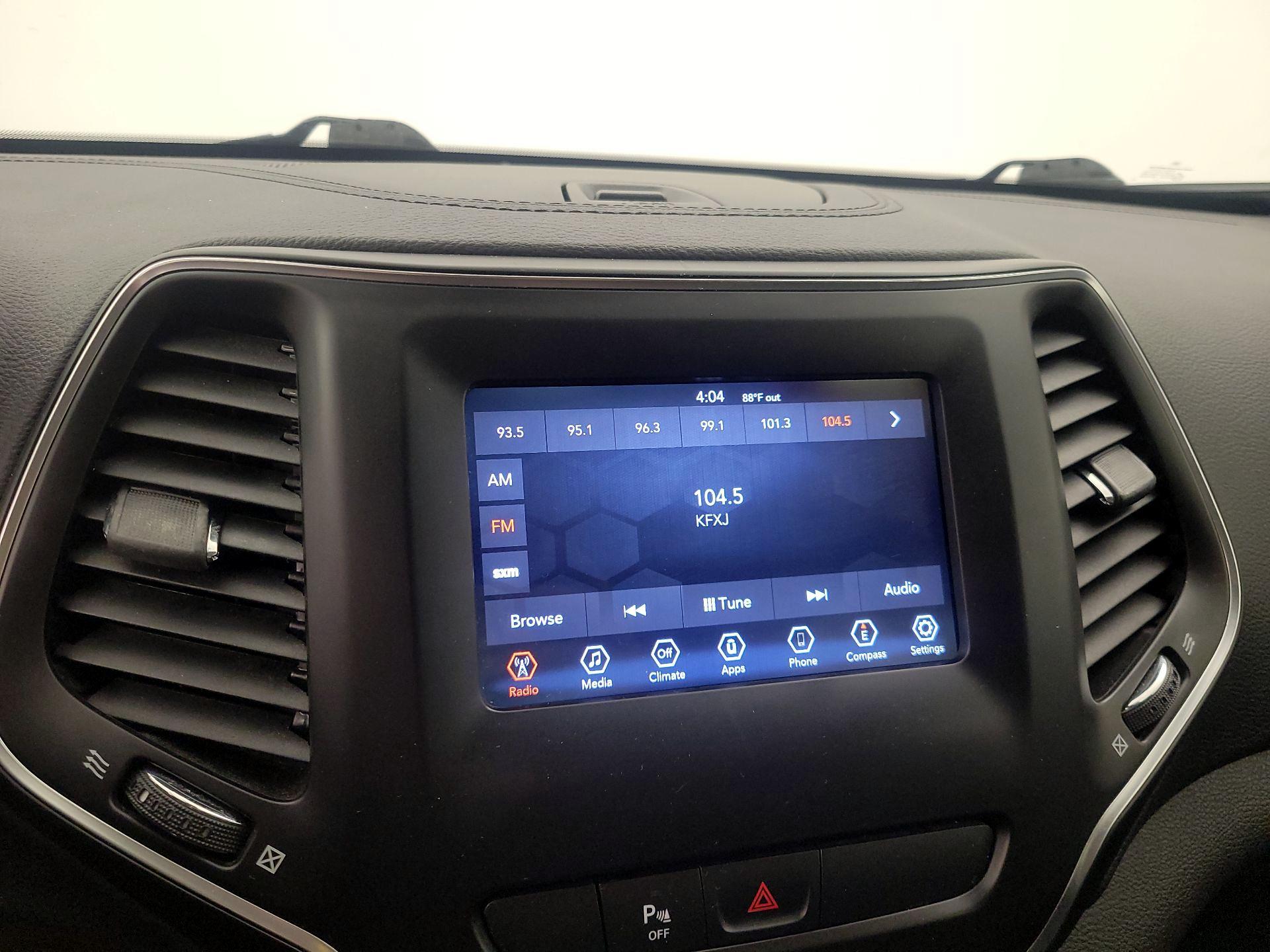 Thumbnail: 2019 Jeep Cherokee - 15
