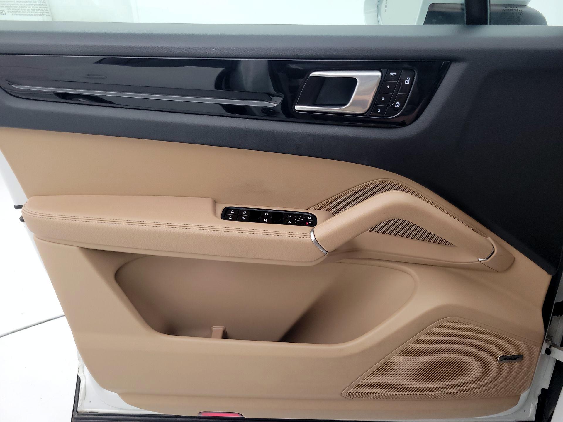 Thumbnail: 2021 Porsche Cayenne - 12