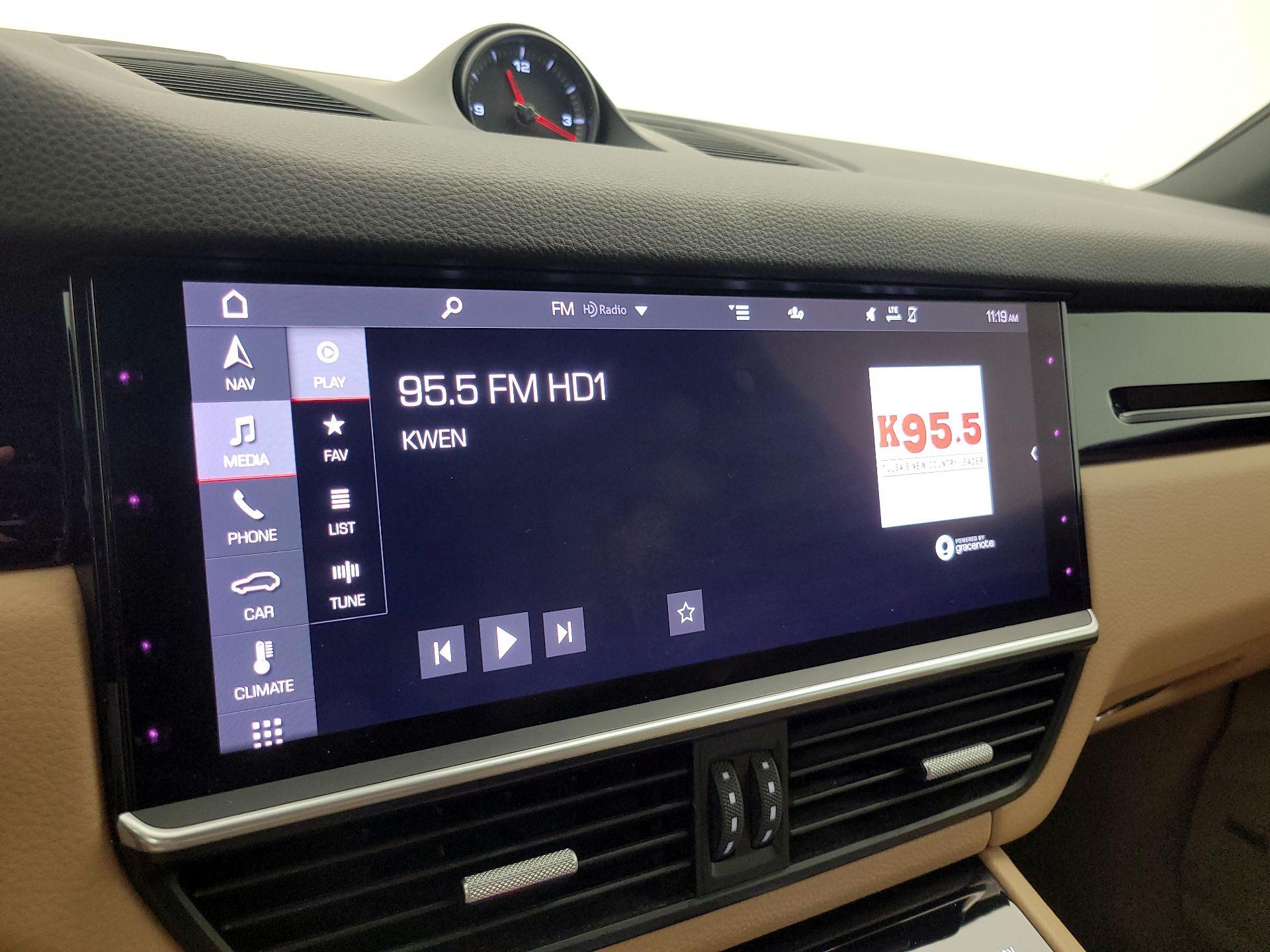 Thumbnail: 2021 Porsche Cayenne - 16