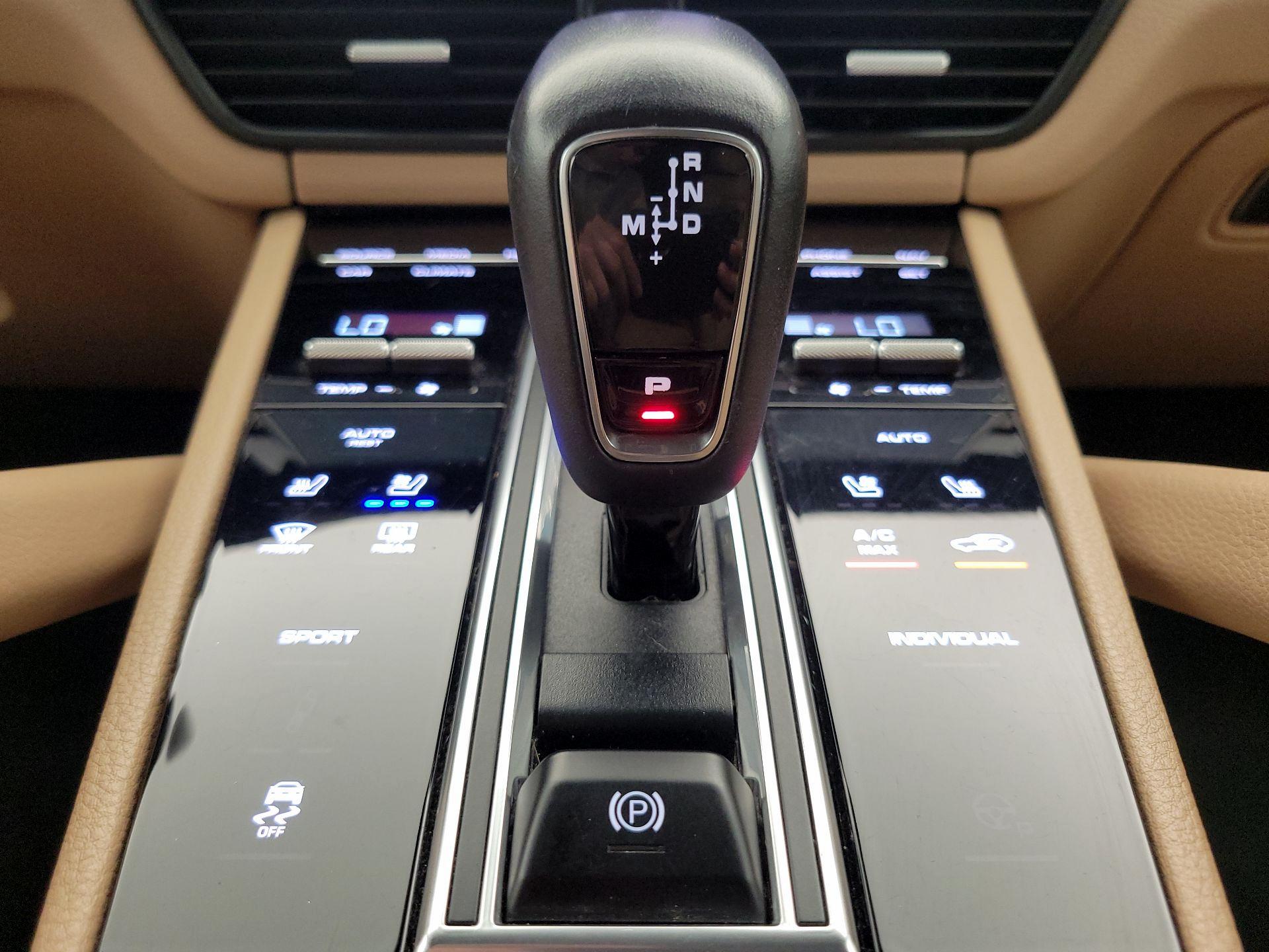 Thumbnail: 2021 Porsche Cayenne - 18