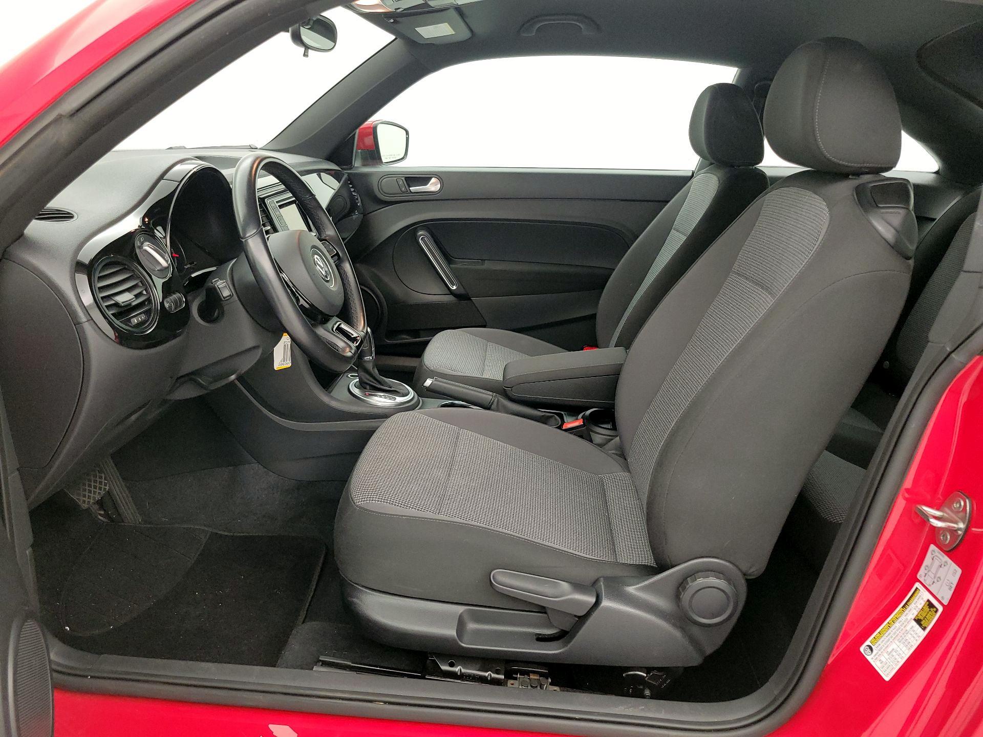 Thumbnail: 2018 Volkswagen Beetle - 11