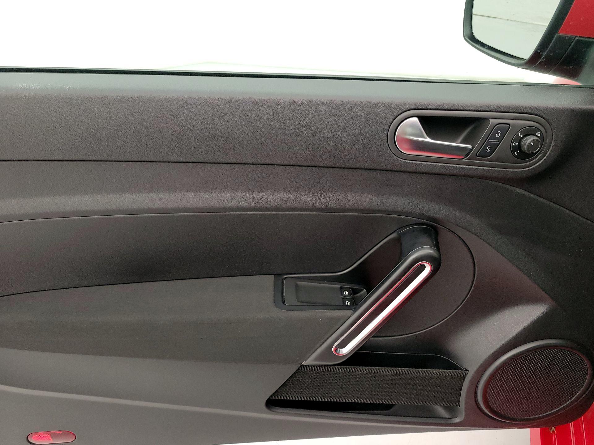 Thumbnail: 2018 Volkswagen Beetle - 12