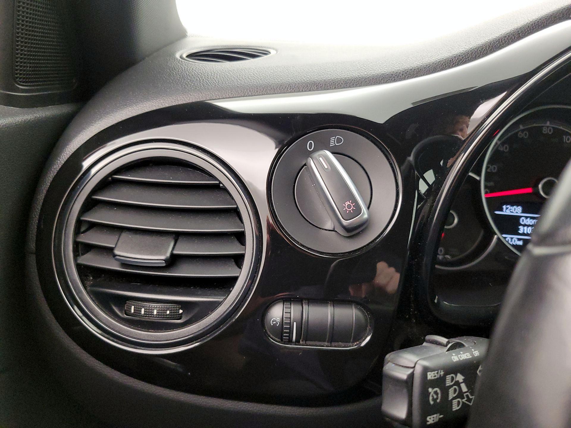 Thumbnail: 2018 Volkswagen Beetle - 13