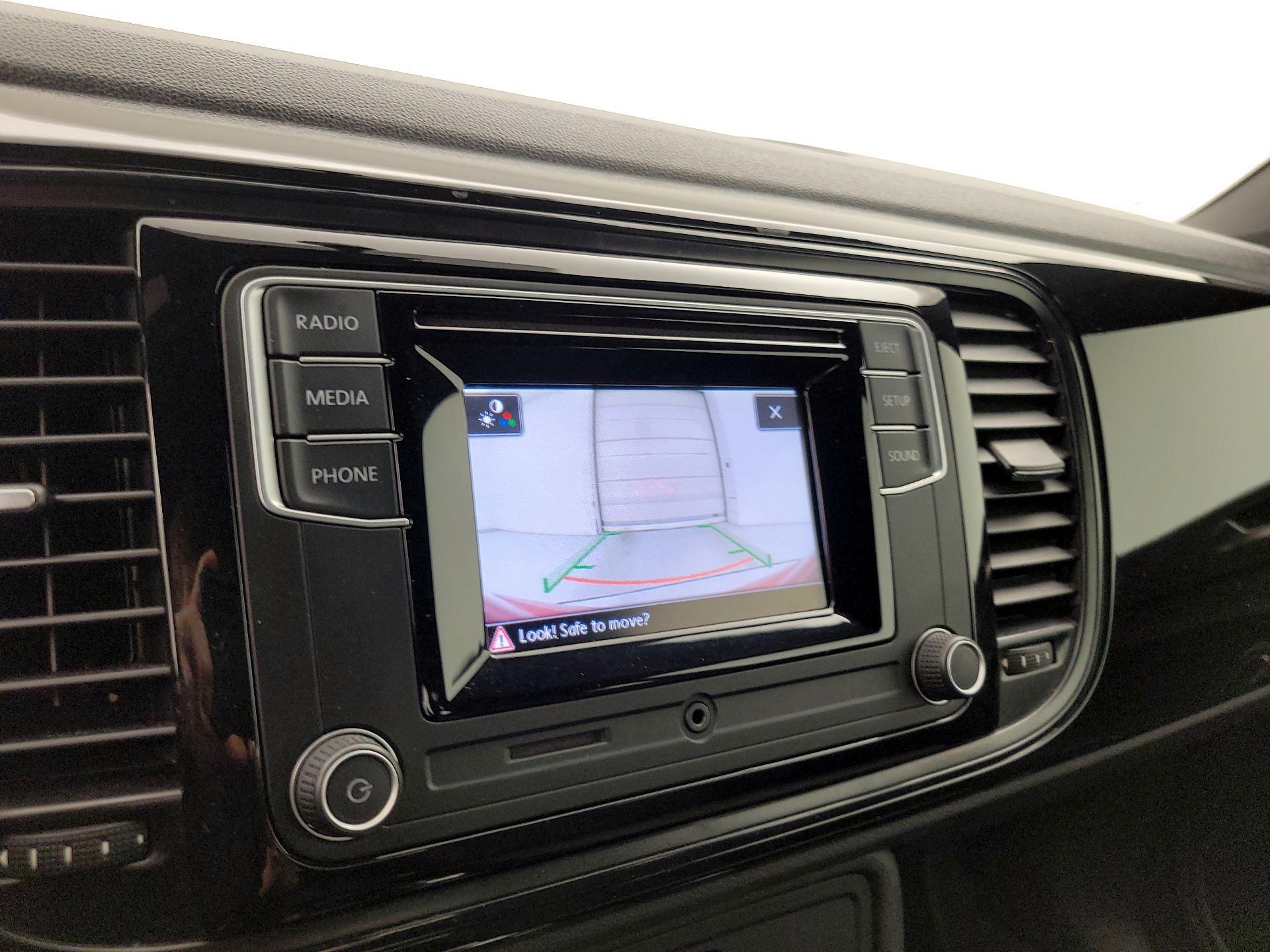 Thumbnail: 2018 Volkswagen Beetle - 14