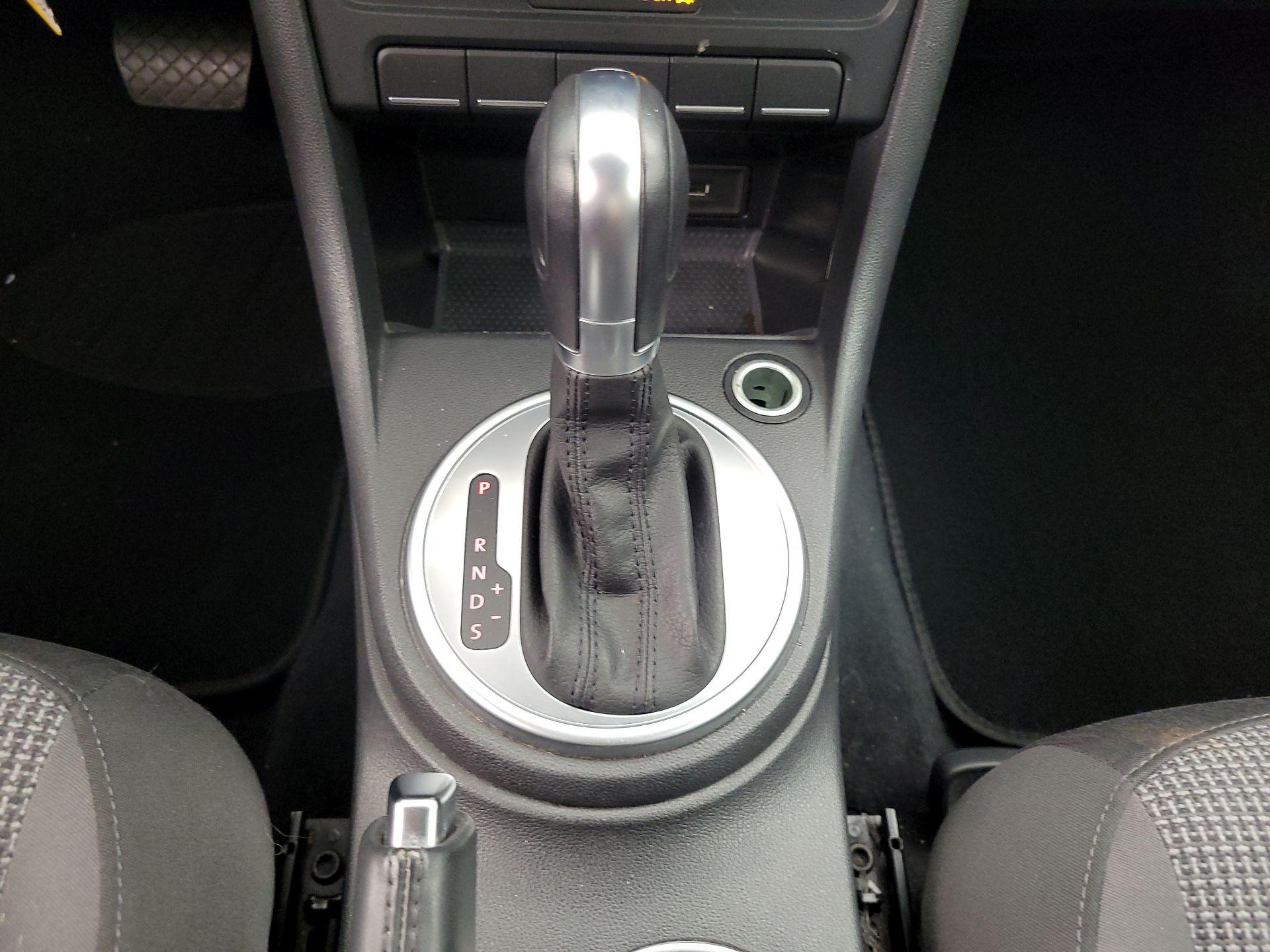 Thumbnail: 2018 Volkswagen Beetle - 17