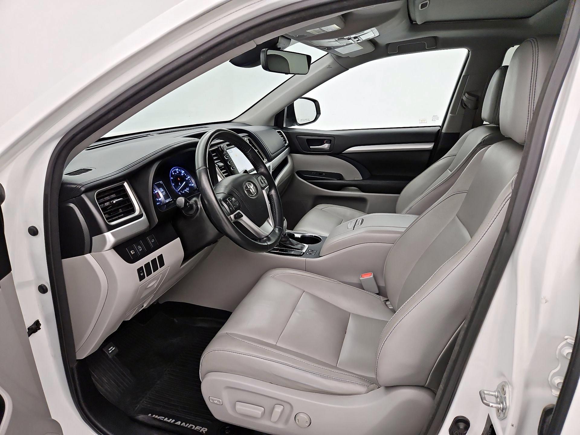 Thumbnail: 2017 Toyota Highlander - 11