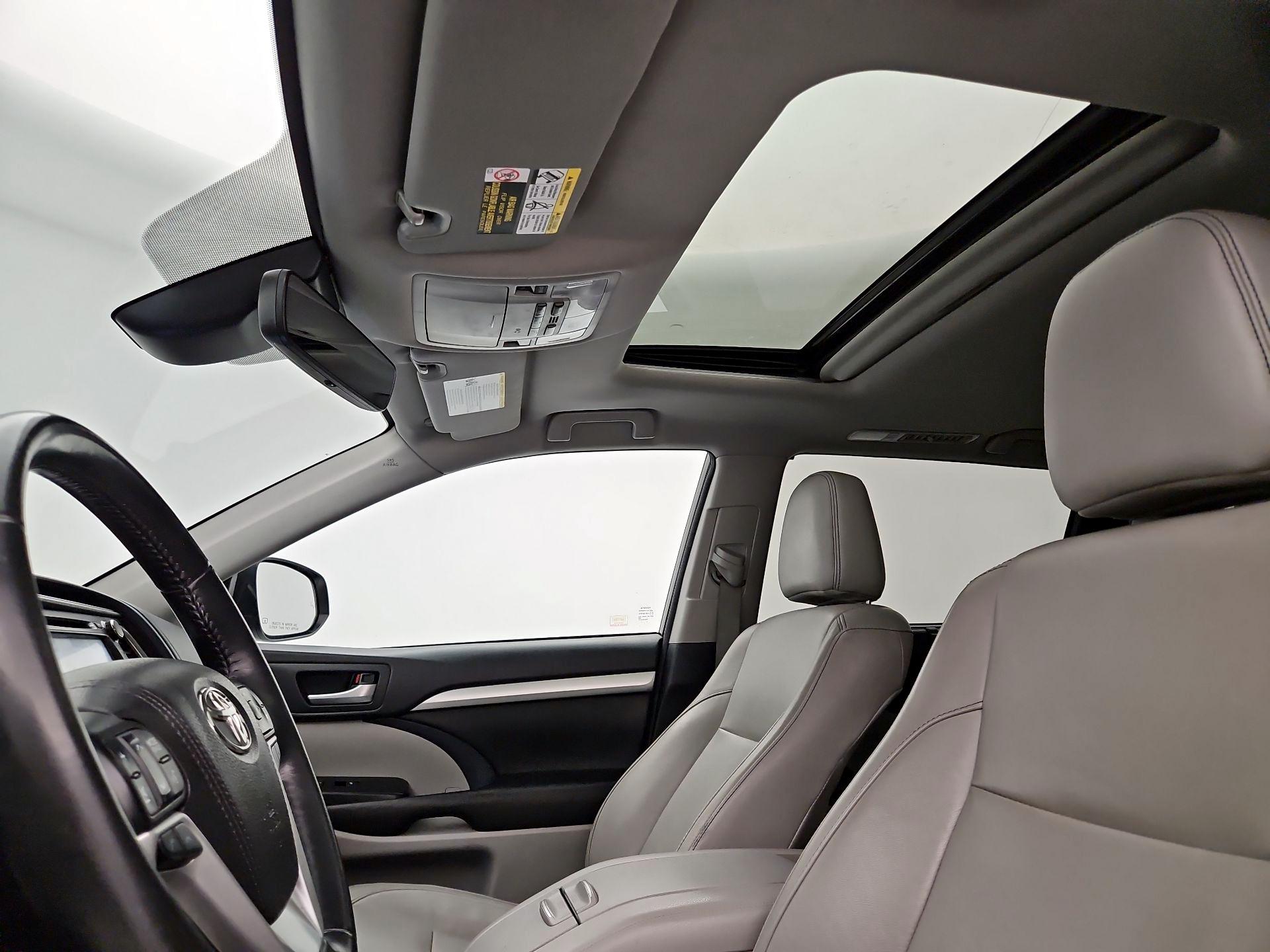 Thumbnail: 2017 Toyota Highlander - 20