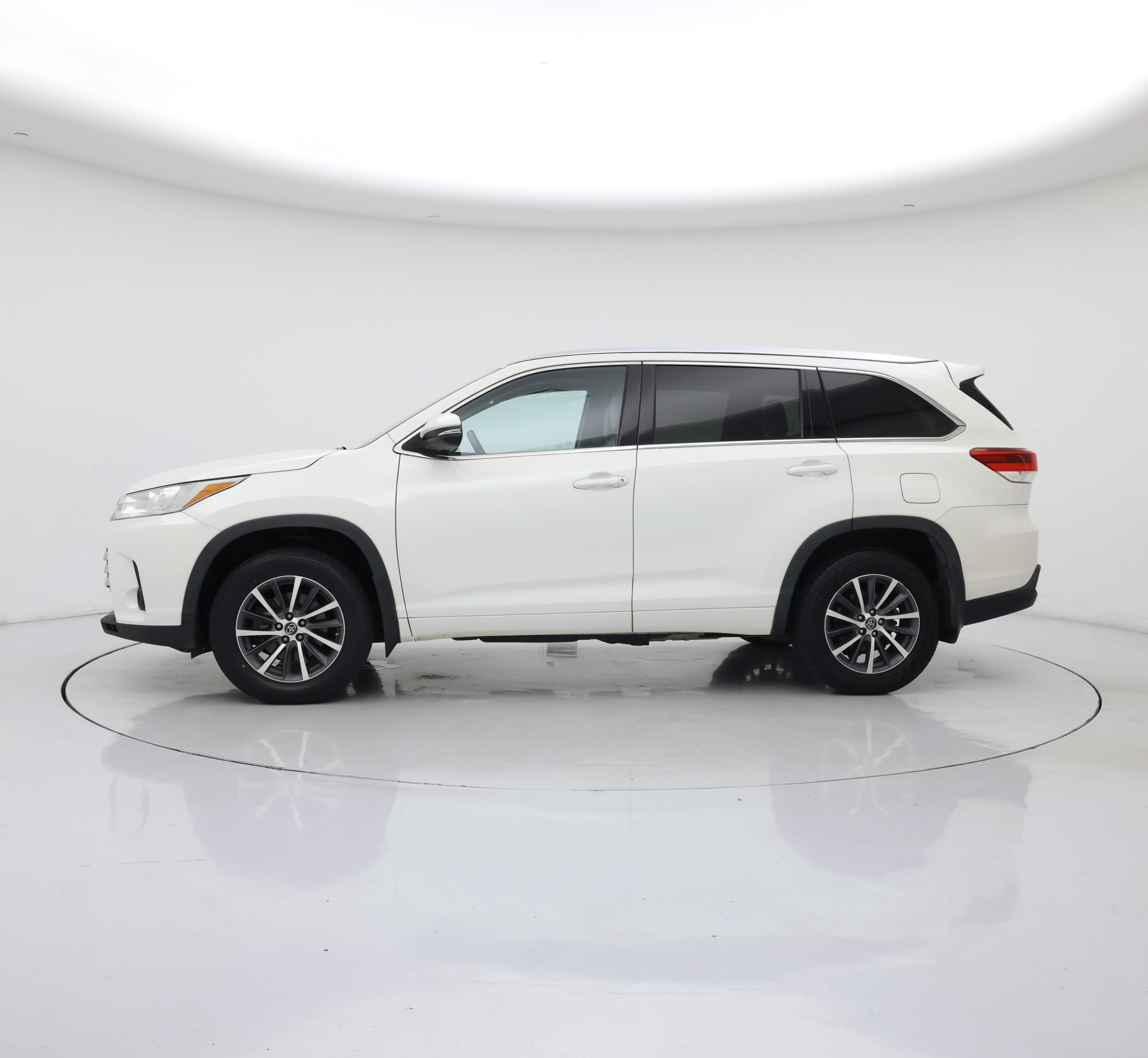 Thumbnail: 2017 Toyota Highlander - 3