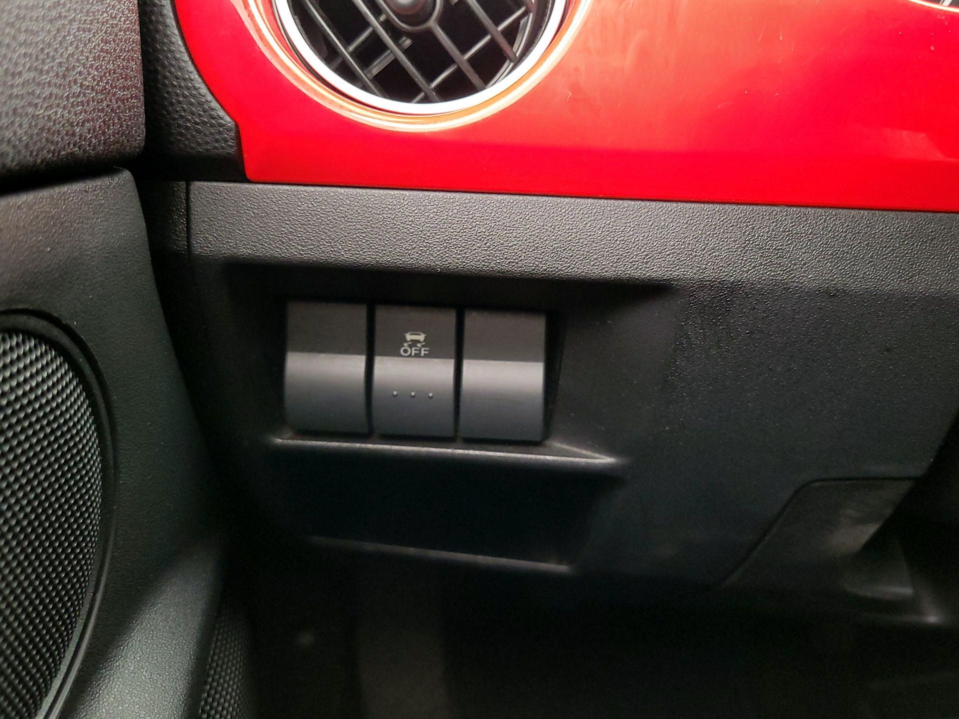 Thumbnail: 2015 Mazda MX-5 Miata - 13