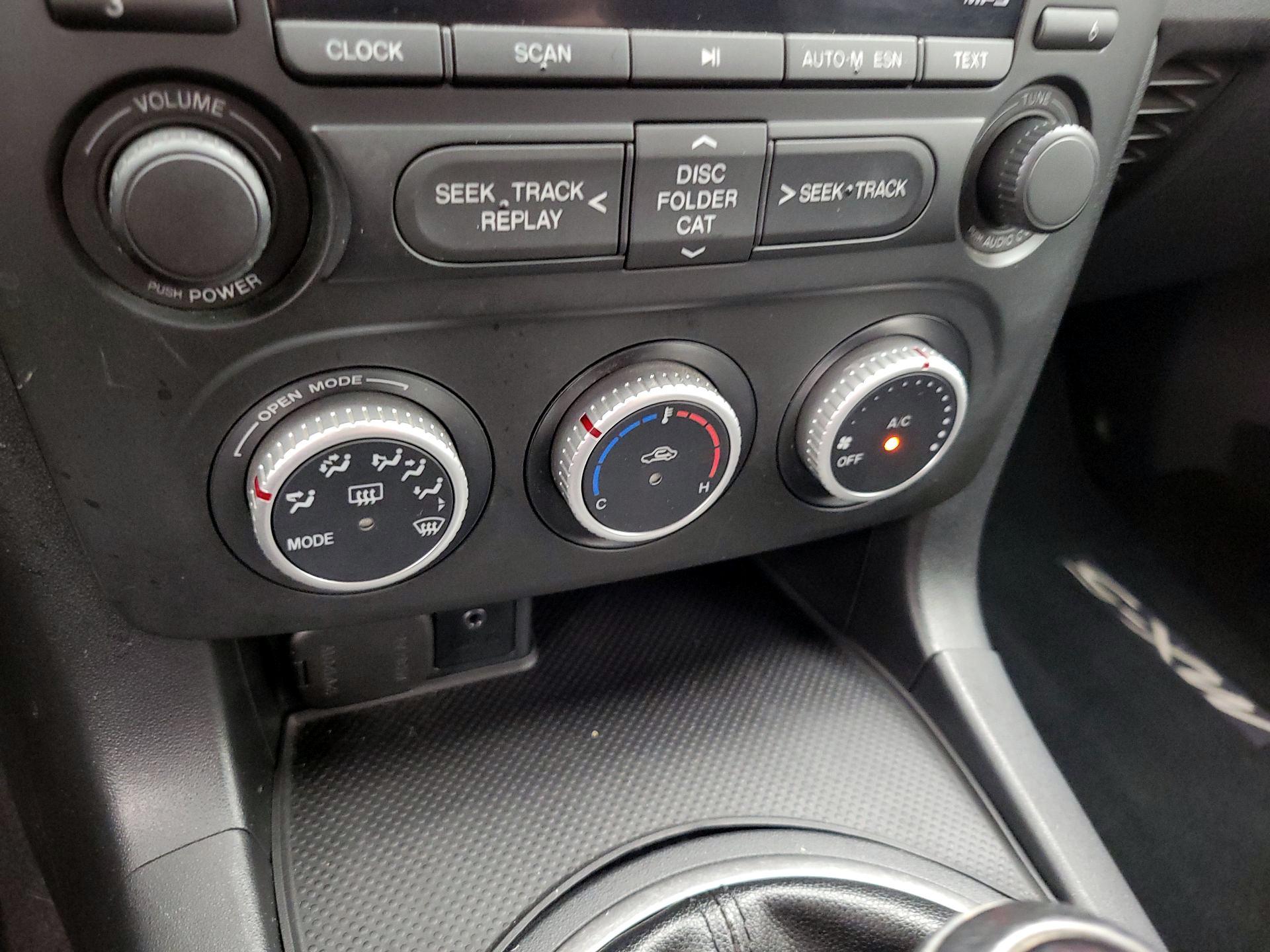 Thumbnail: 2015 Mazda MX-5 Miata - 15