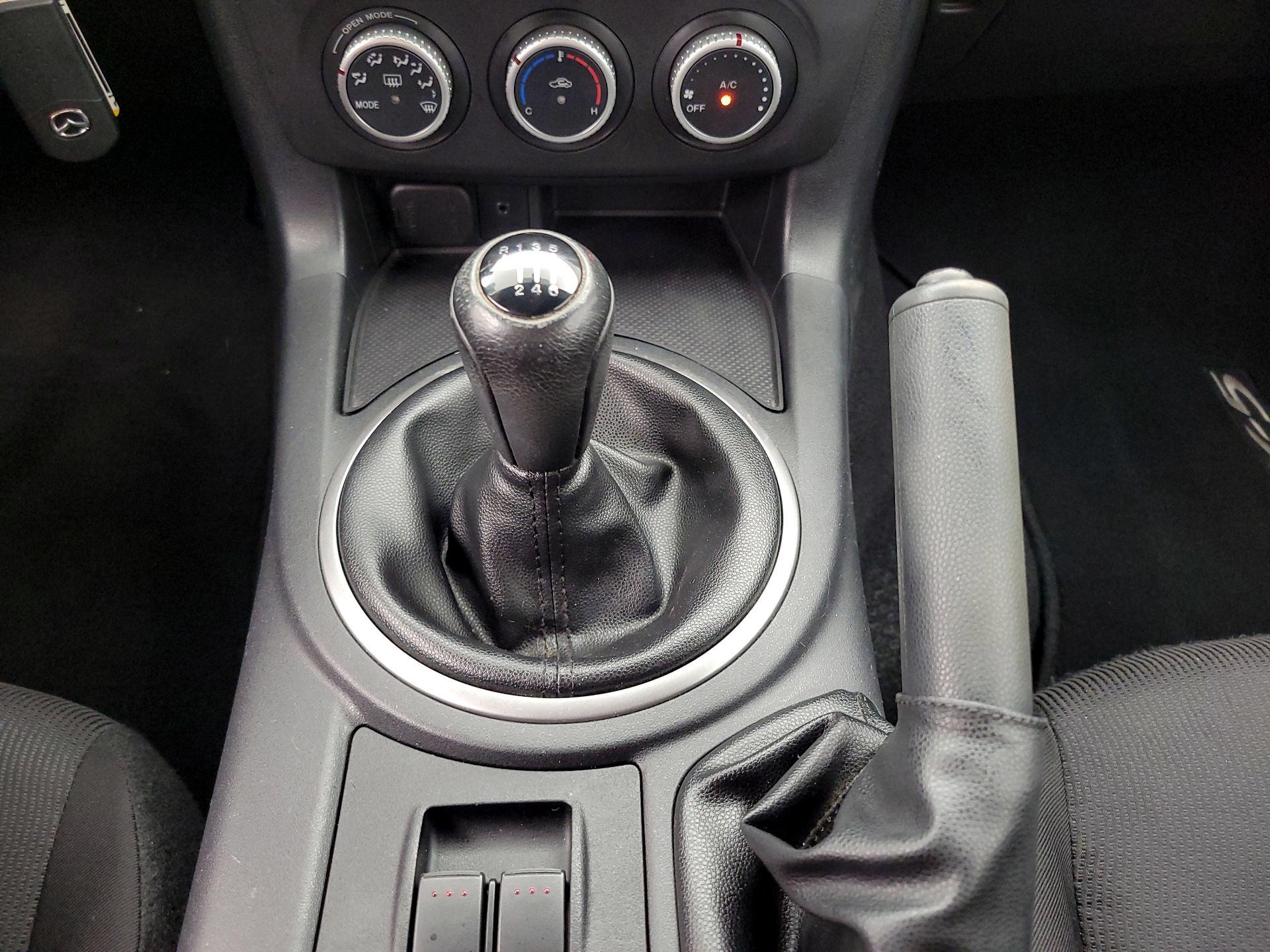 Thumbnail: 2015 Mazda MX-5 Miata - 16