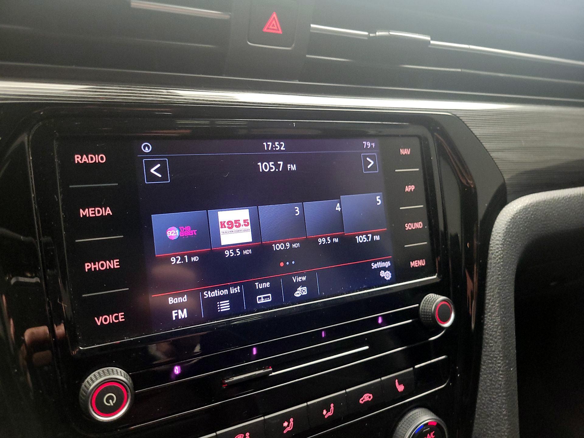 Thumbnail: 2021 Volkswagen Passat - 16